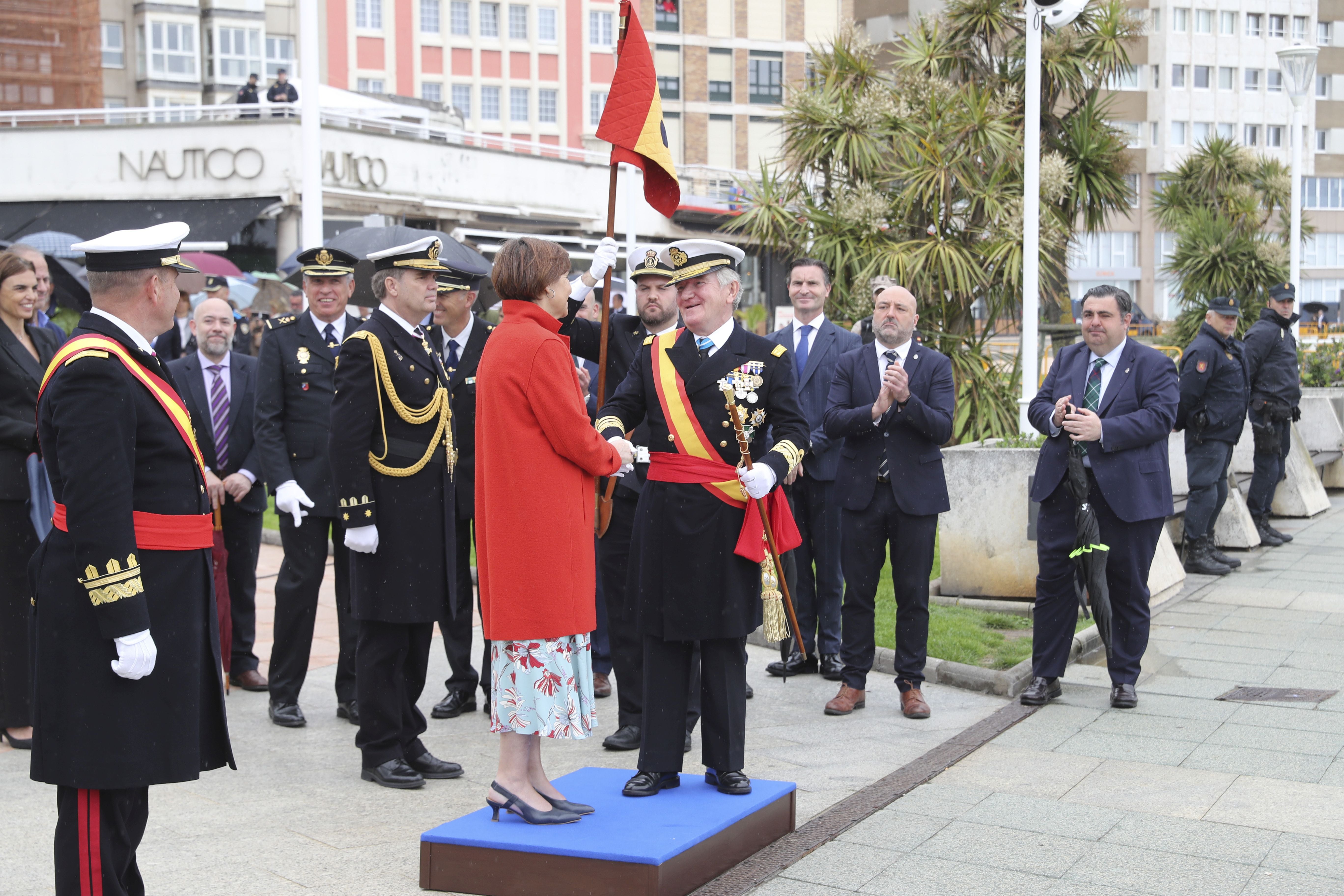 Las imágenes de la jura de bandera en Gijón (5)