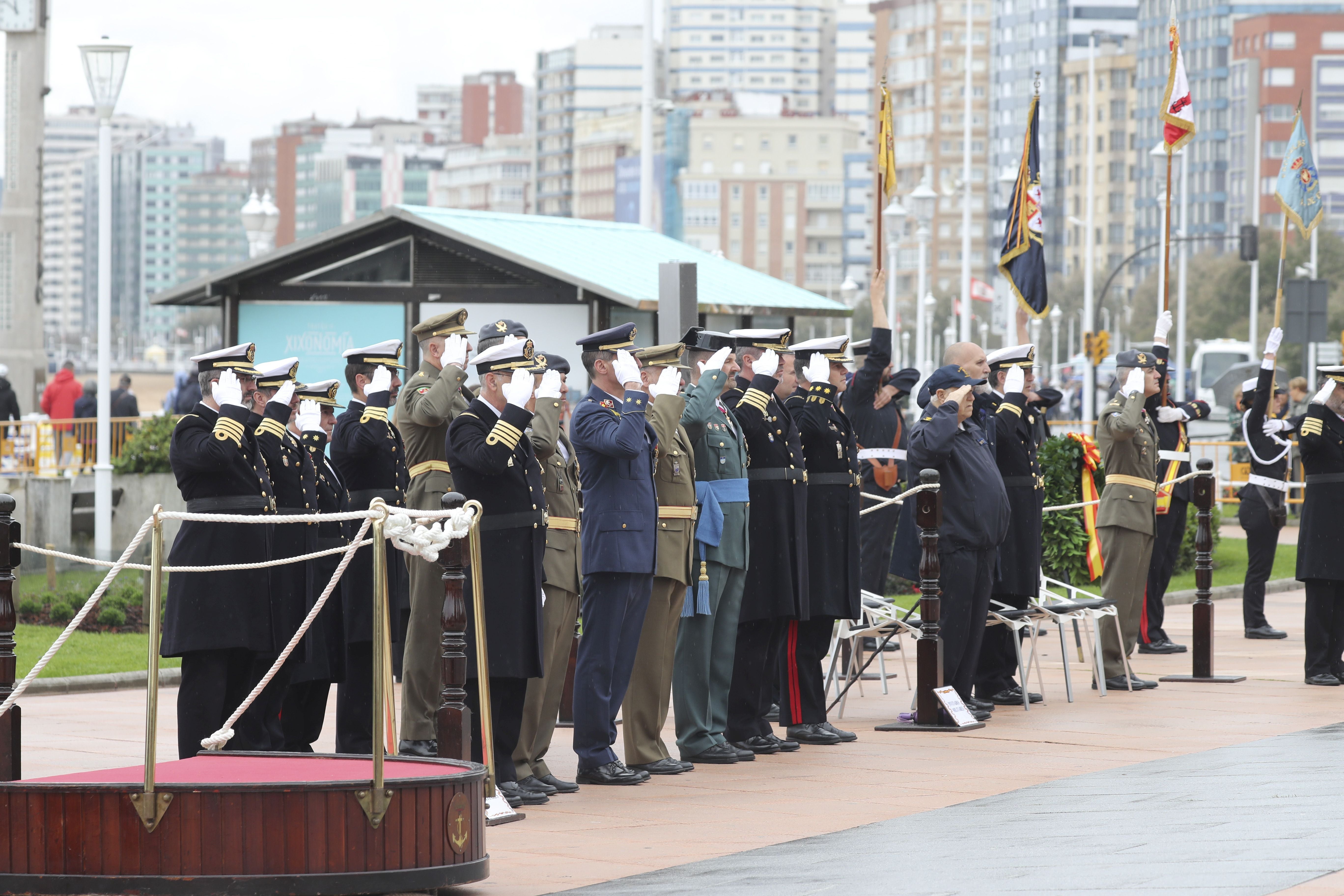 Las imágenes de la jura de bandera en Gijón (1)