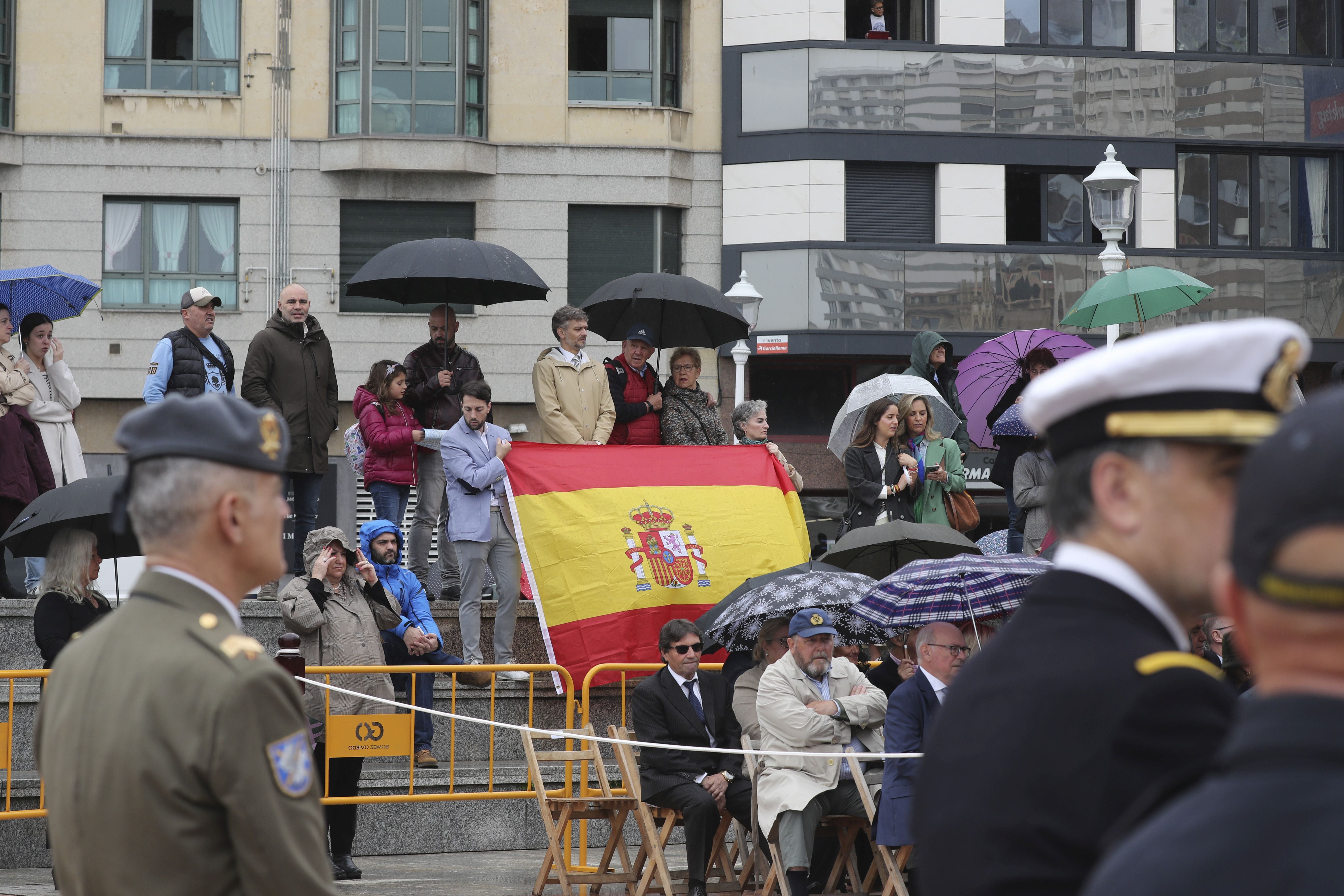 Las imágenes de la jura de bandera en Gijón (1)