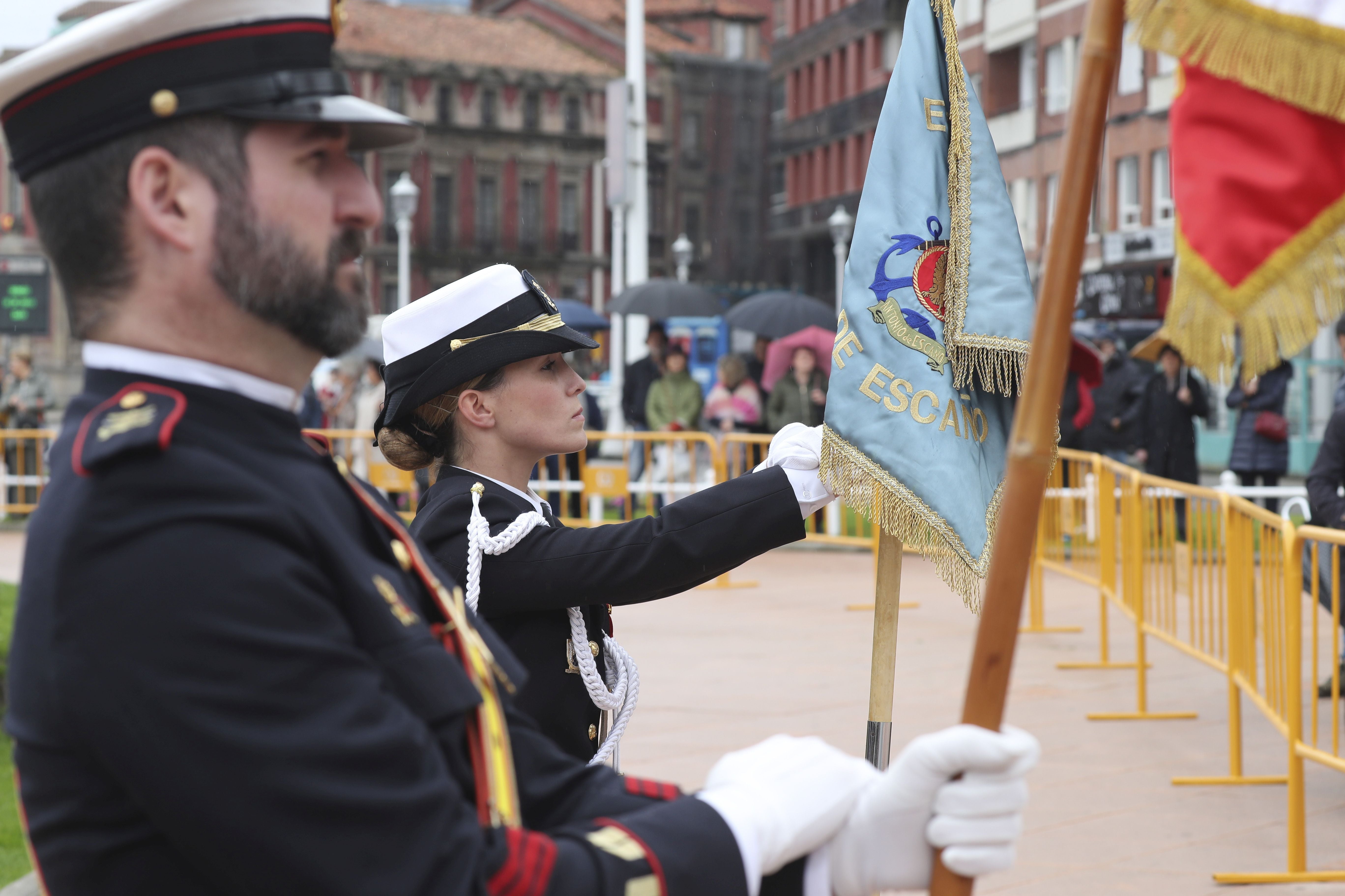 Las imágenes de la jura de bandera en Gijón (1)