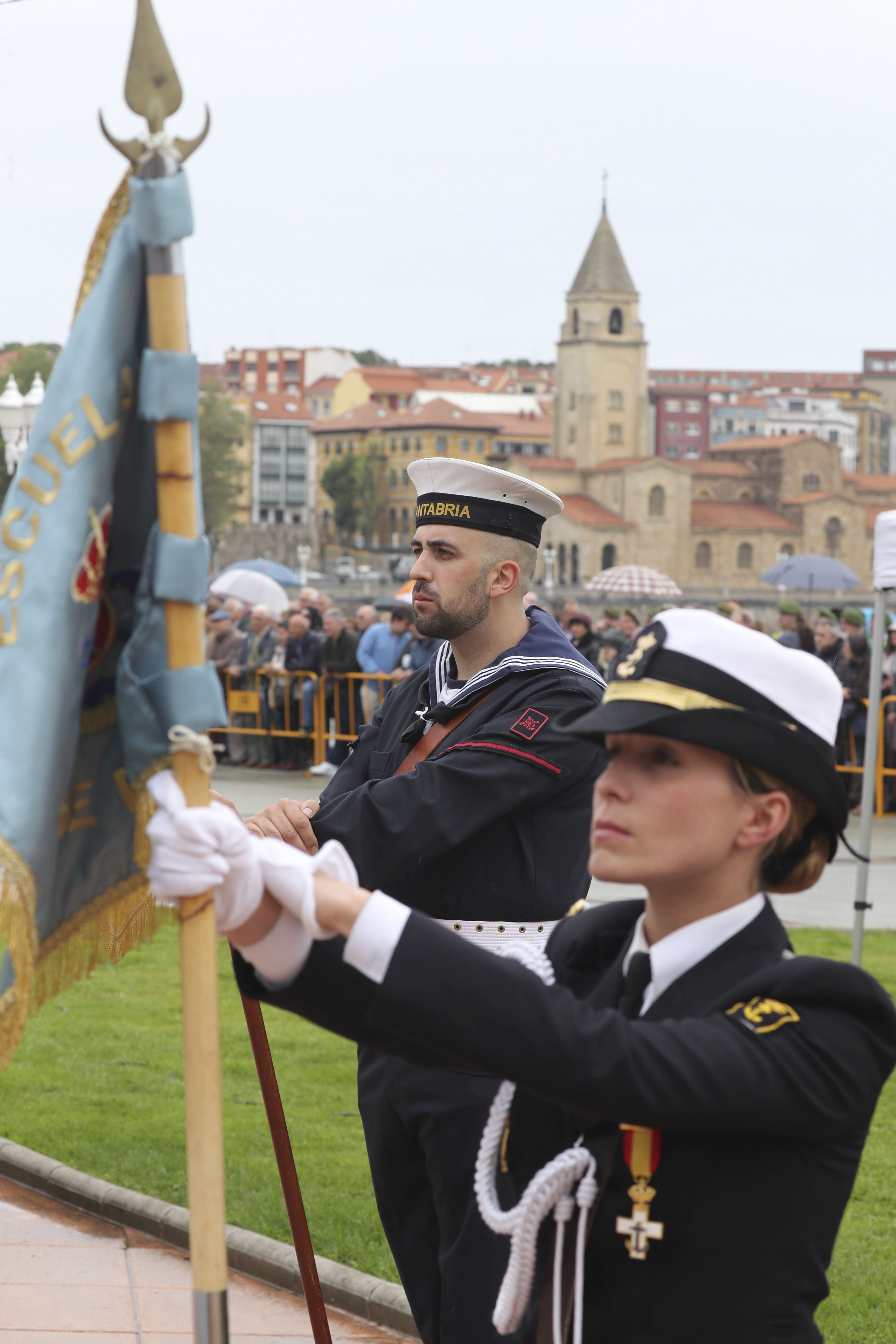 Las imágenes de la jura de bandera en Gijón (1)