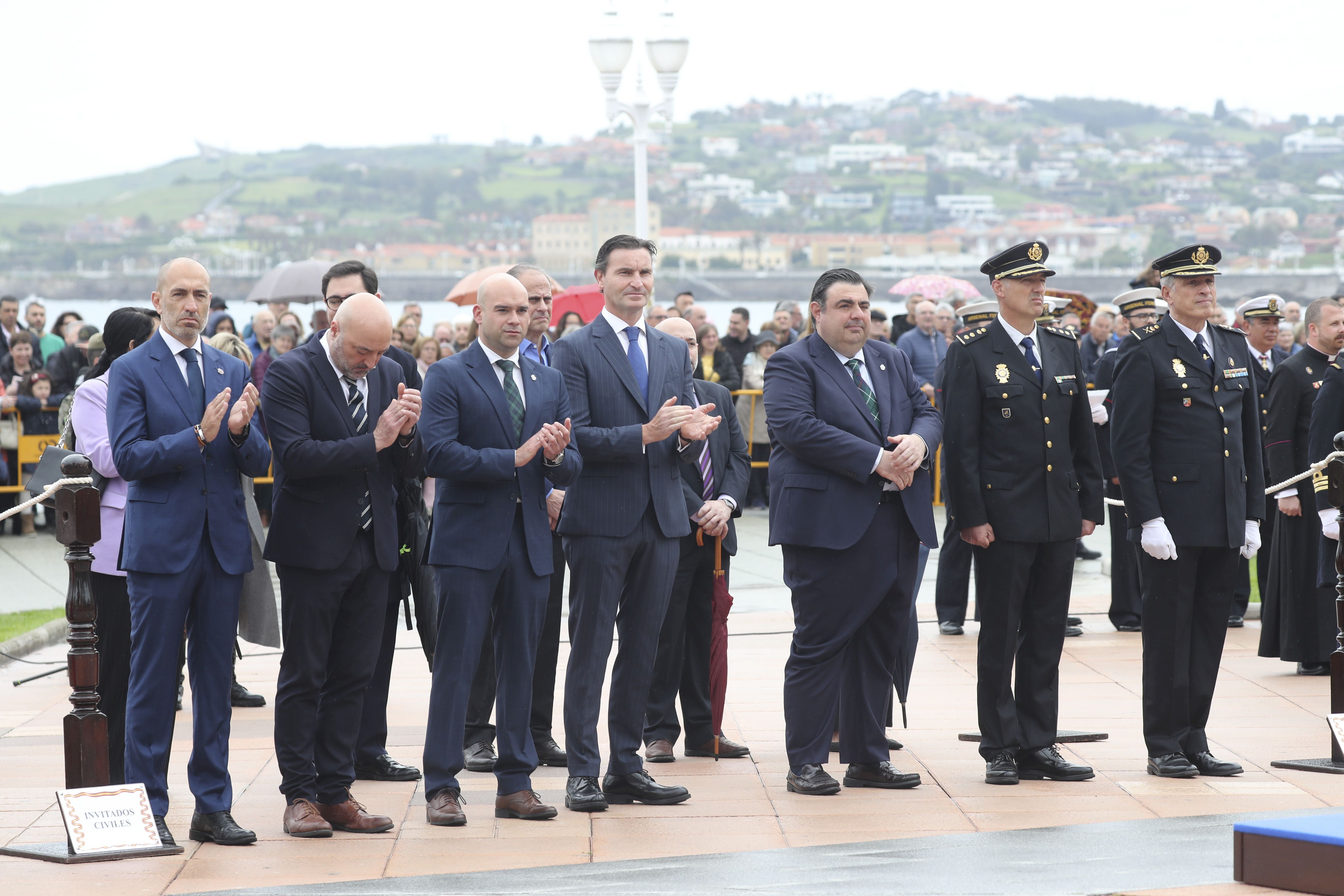 Las imágenes de la jura de bandera en Gijón (1)