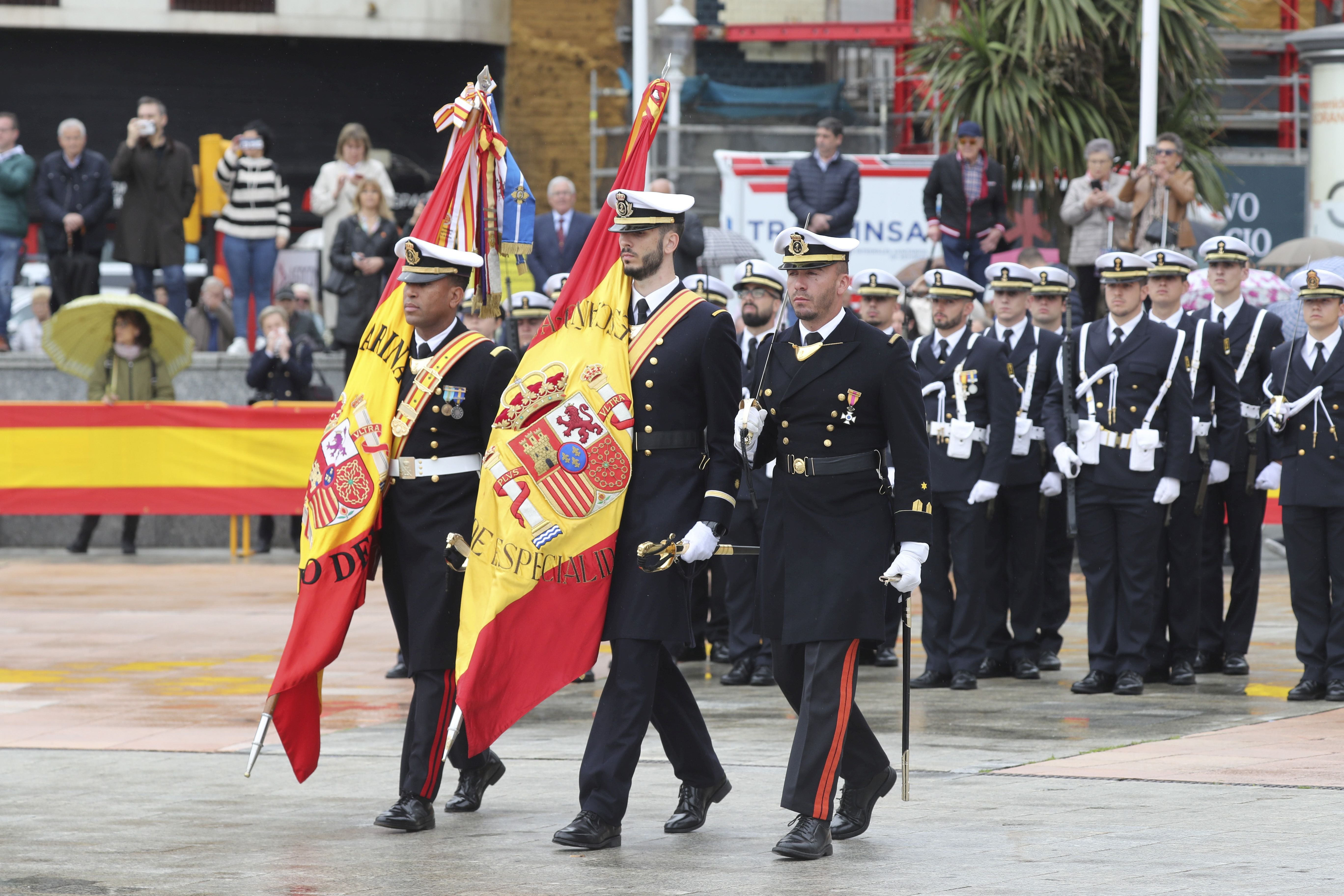 Las imágenes de la jura de bandera en Gijón (1)