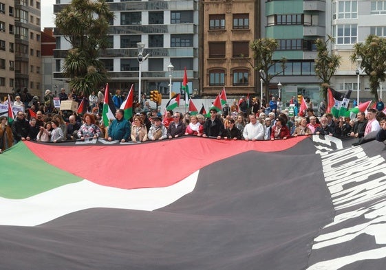 Gijón demuestra a Palestina que «nun está sola»