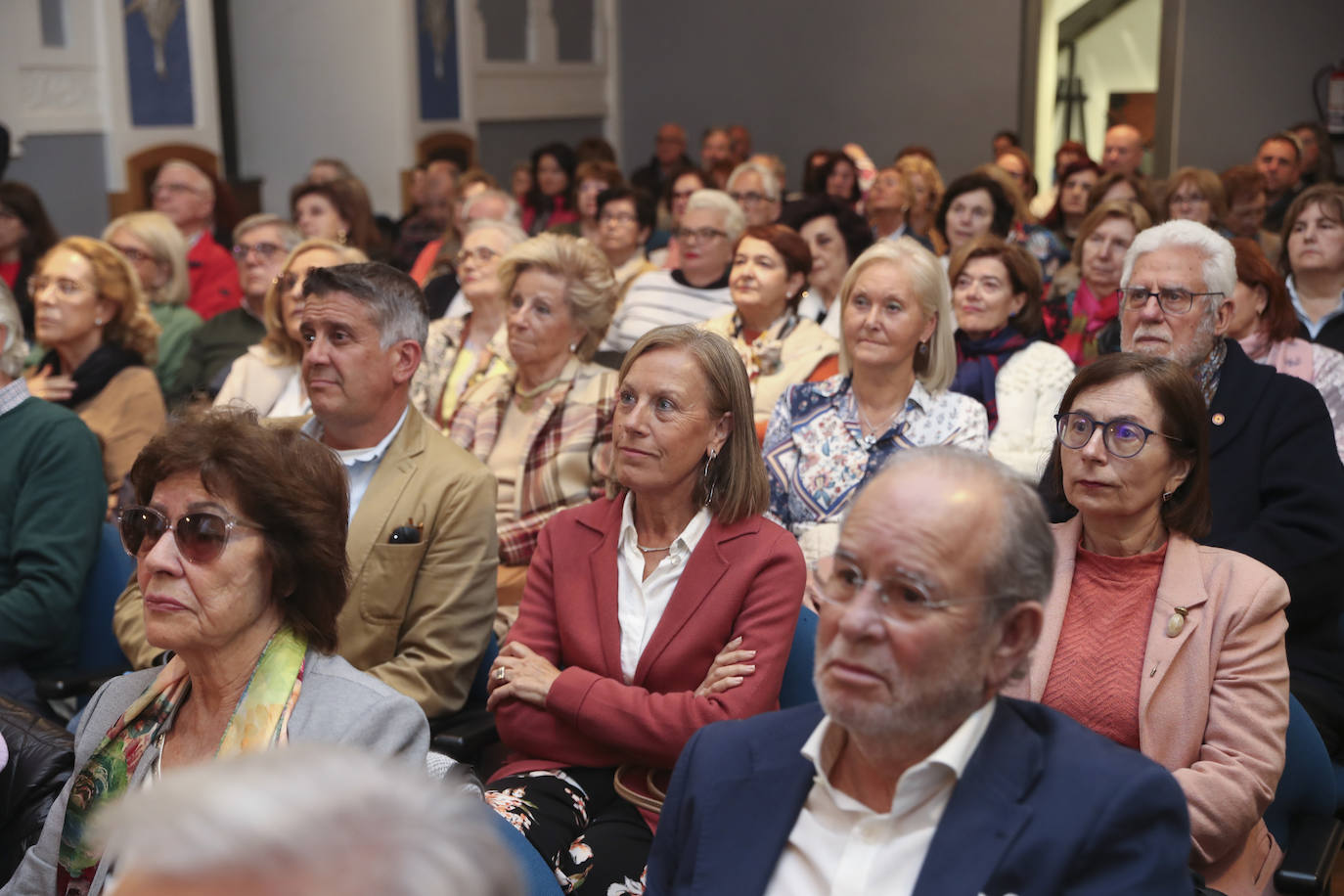 El Antiguo Instituto se llena para recordar a Corín Tellado