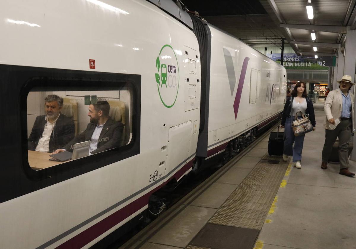 Alta velocidad entre Asturias-Madrid: estreno del primer viaje con el tren Avril