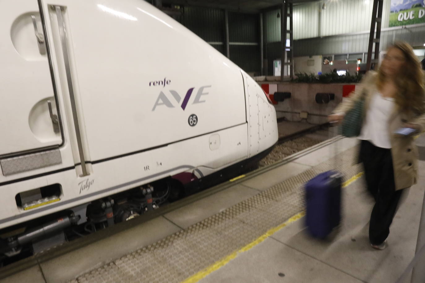 Alta velocidad entre Asturias-Madrid: estreno del primer viaje con el tren Avril