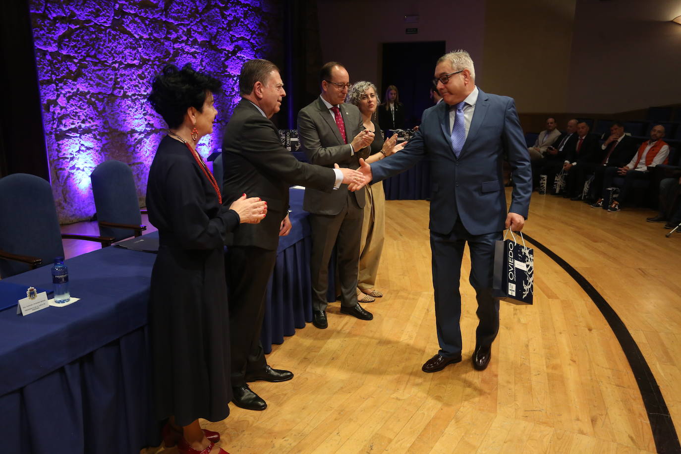 Oviedo homenajea a sus trabajadores municipales