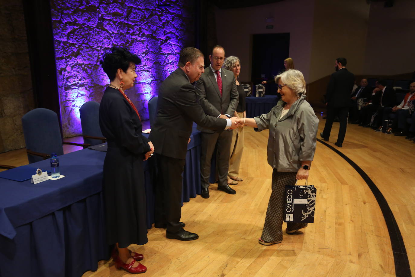 Oviedo homenajea a sus trabajadores municipales