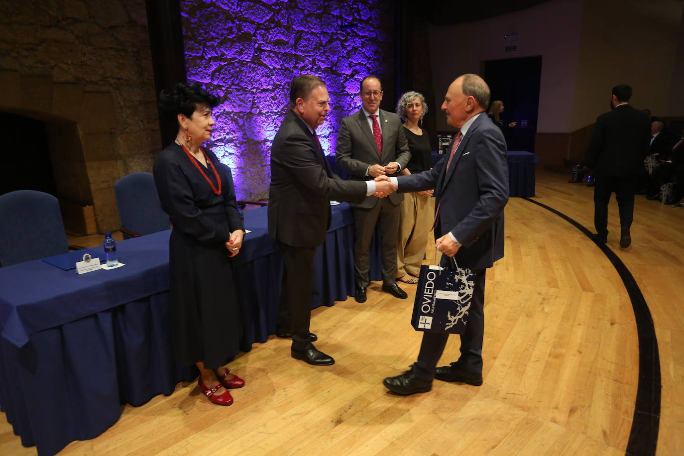 Oviedo homenajea a sus trabajadores municipales