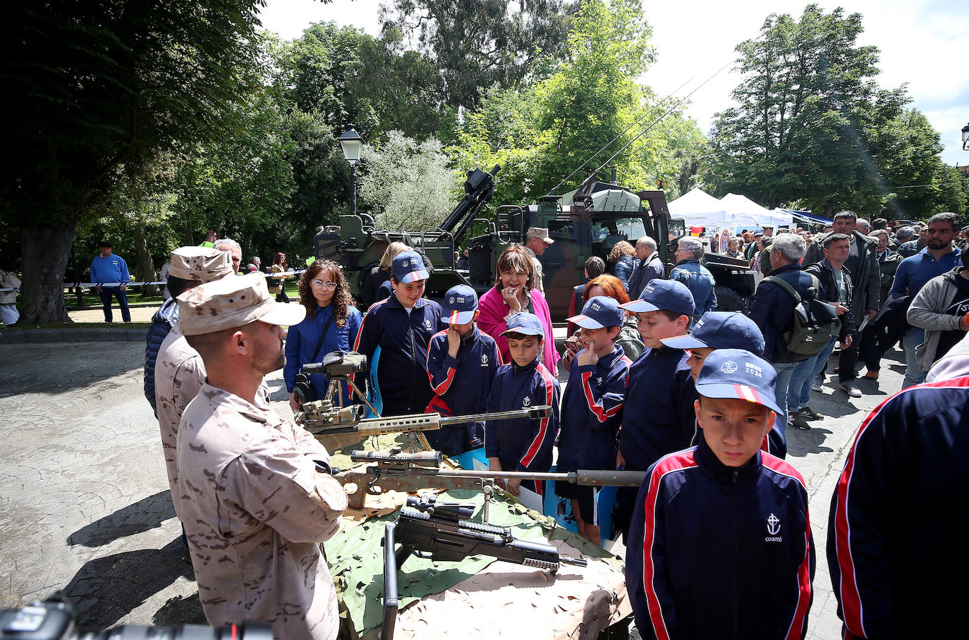 Oviedo se transforma en un escenario militar: así es la exposición en el Bombé