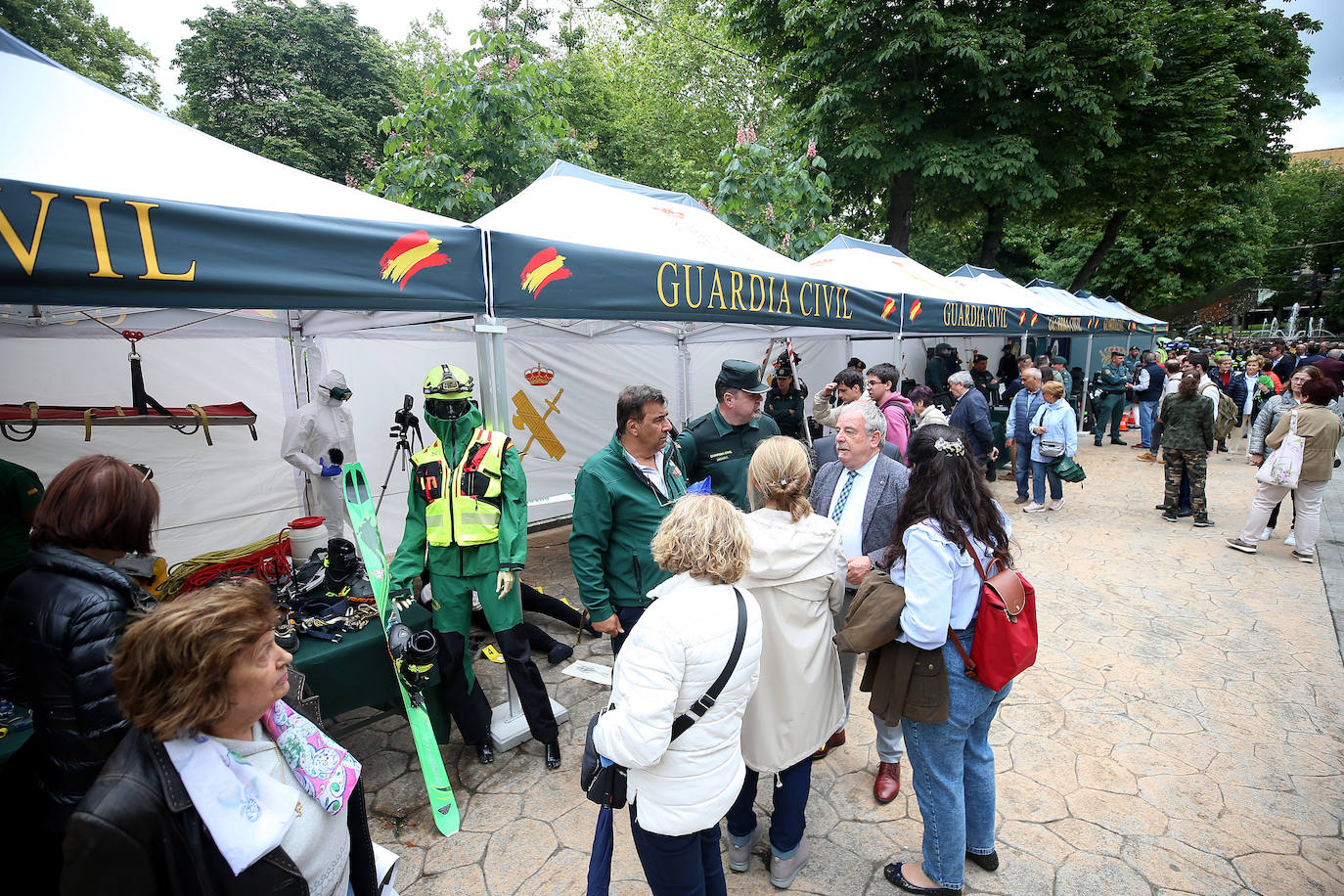 Oviedo se transforma en un escenario militar: así es la exposición en el Bombé