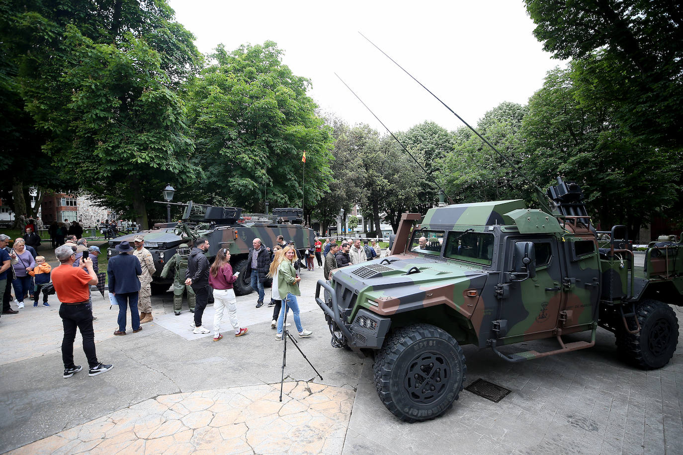 Oviedo se transforma en un escenario militar: así es la exposición en el Bombé