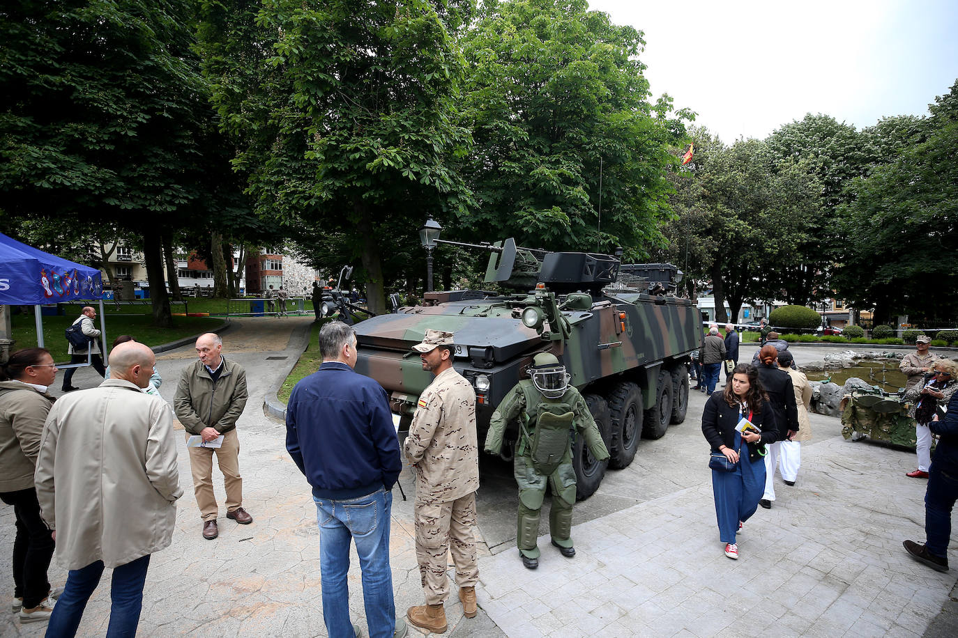 Oviedo se transforma en un escenario militar: así es la exposición en el Bombé