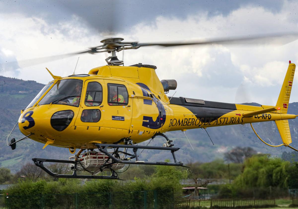 Un helicóptero de los Bomberos de Asturias.