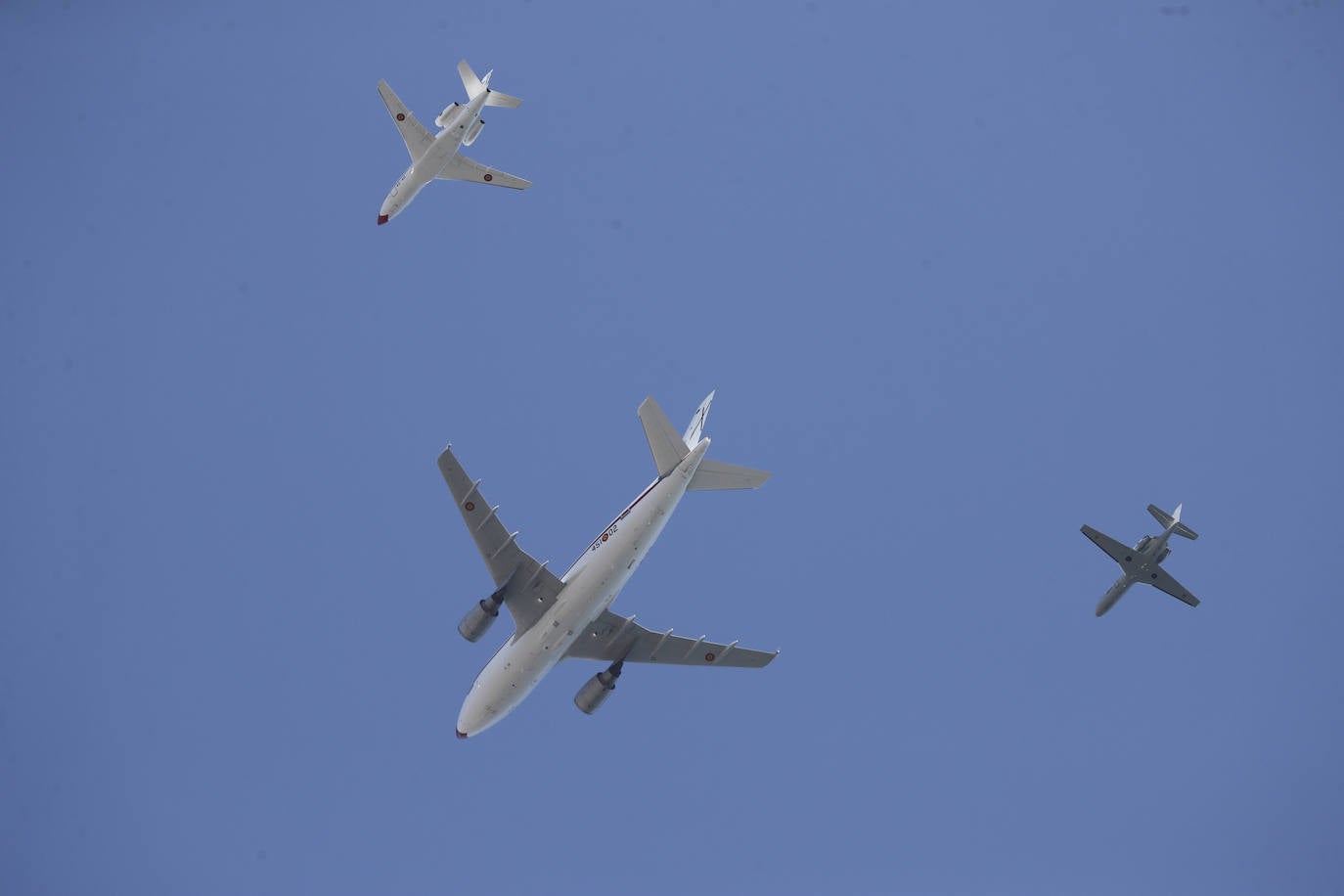 Aeronaves del Ejército del Aire, del de Tierra y de la Armada en el cielo de Gijón