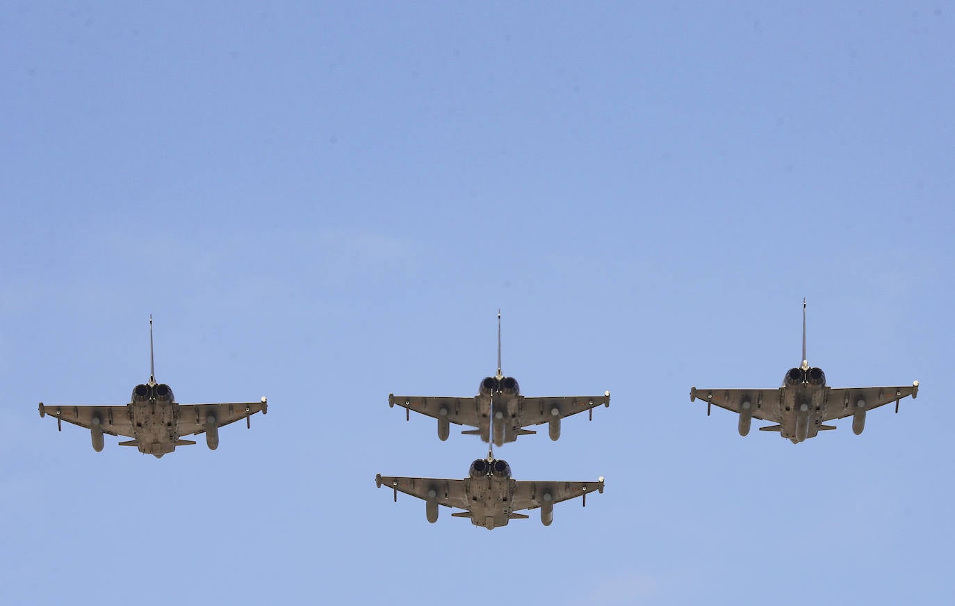 Aeronaves del Ejército del Aire, del de Tierra y de la Armada en el cielo de Gijón