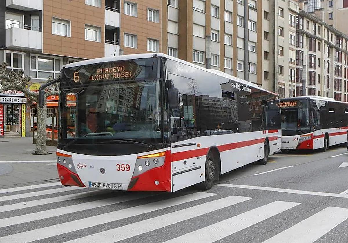 Buses lanzadera con motivo de los actos del Día de las Fuerzas Armadas.