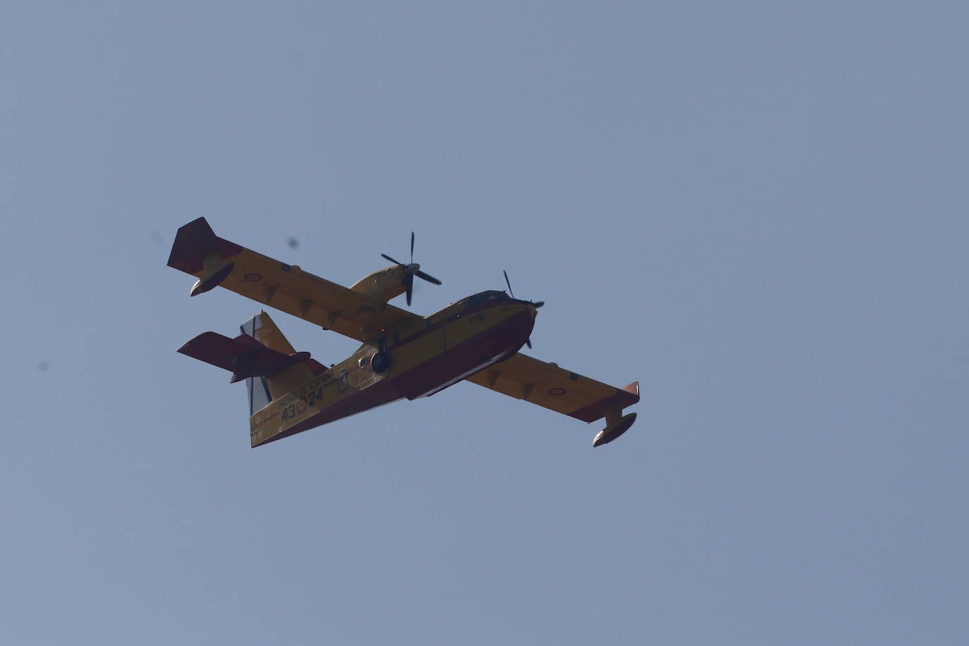 Aeronaves del Ejército del Aire, del de Tierra y de la Armada en el cielo de Gijón