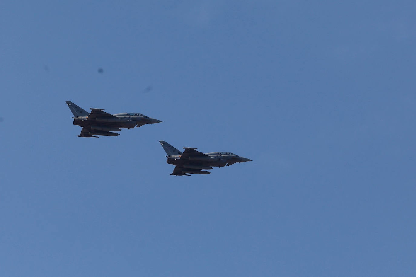 Aeronaves del Ejército del Aire, del de Tierra y de la Armada en el cielo de Gijón