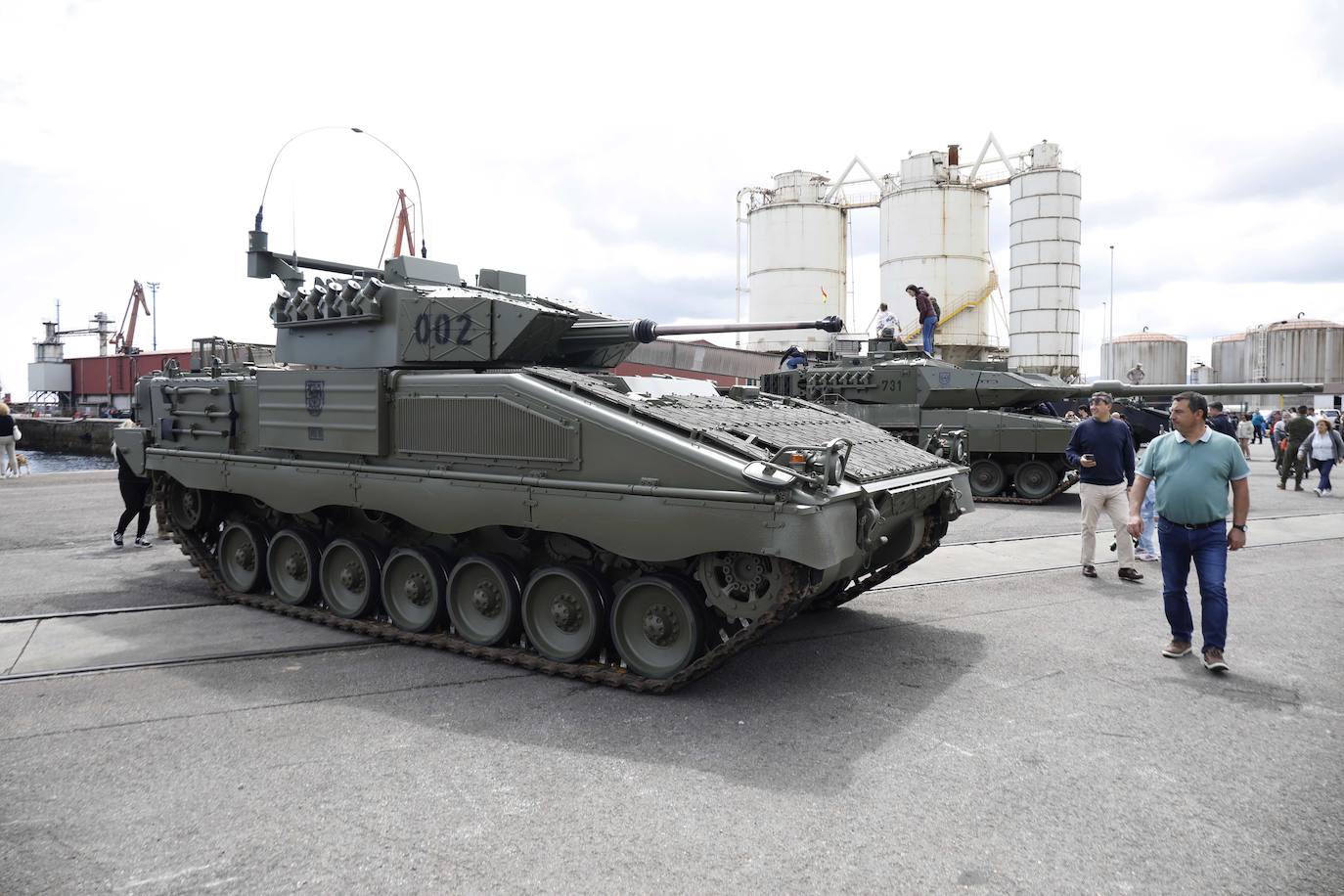 Las Fuerzas Armadas exhiben su potencial en El Musel