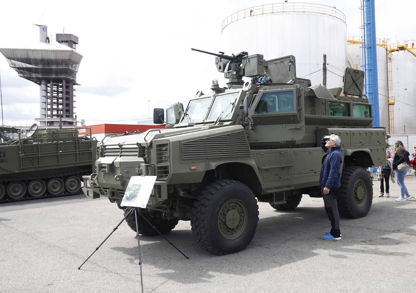 Las Fuerzas Armadas exhiben su potencial en El Musel