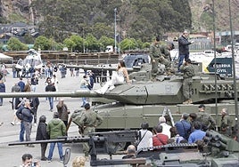 Las Fuerzas Armadas exhiben su potencial en El Musel