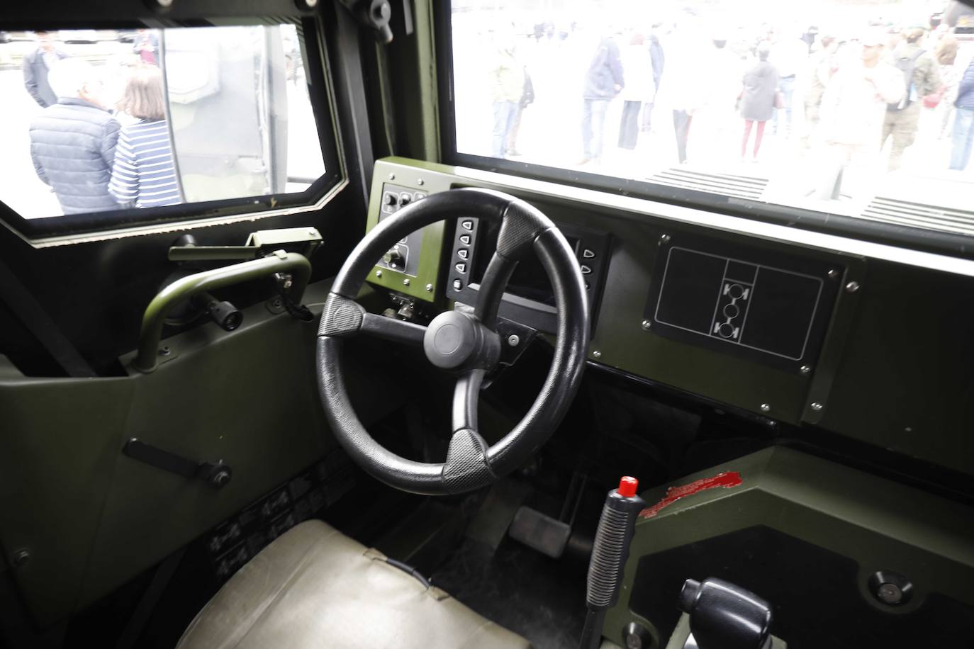 Las Fuerzas Armadas exhiben su potencial en El Musel