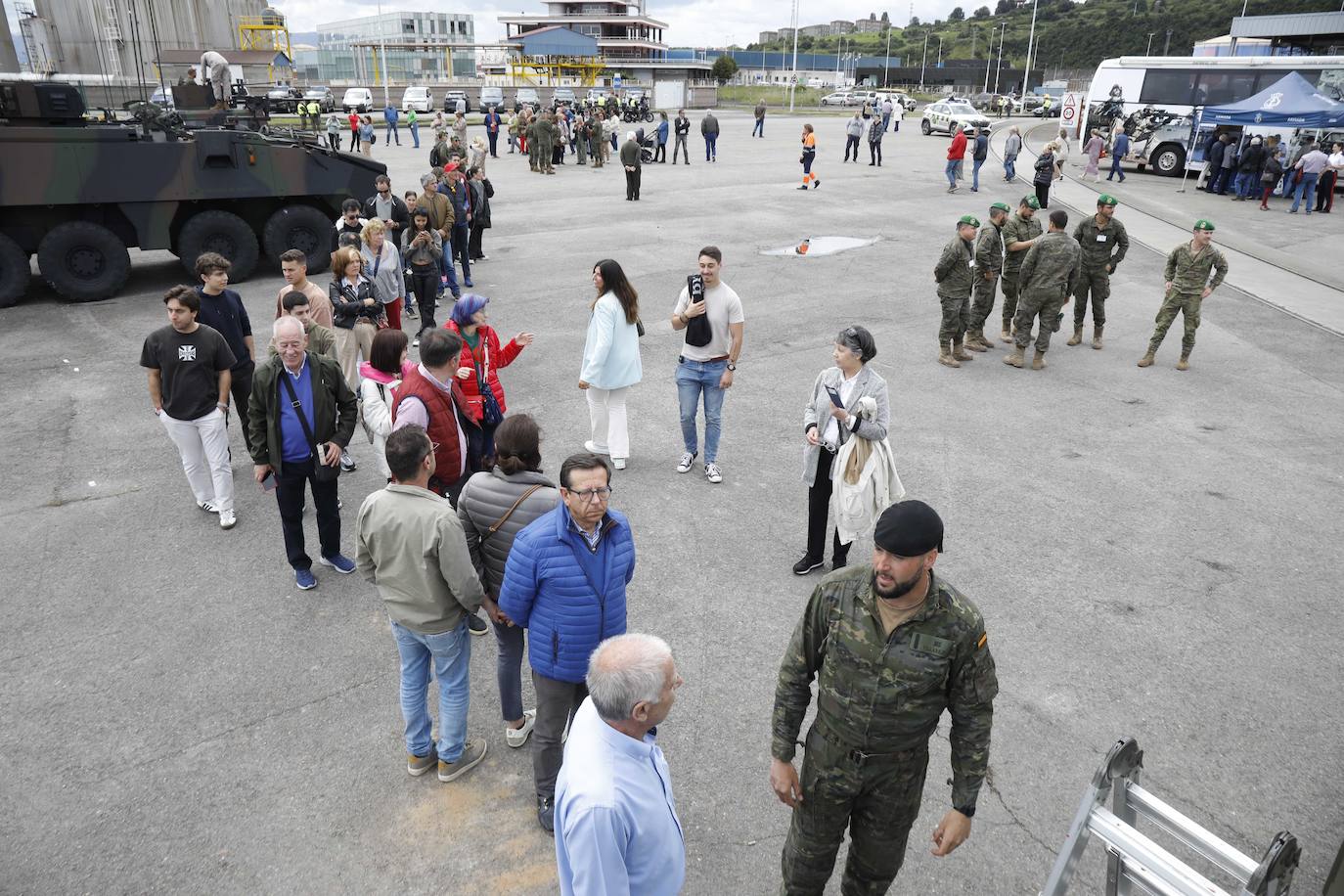 Las Fuerzas Armadas exhiben su potencial en El Musel