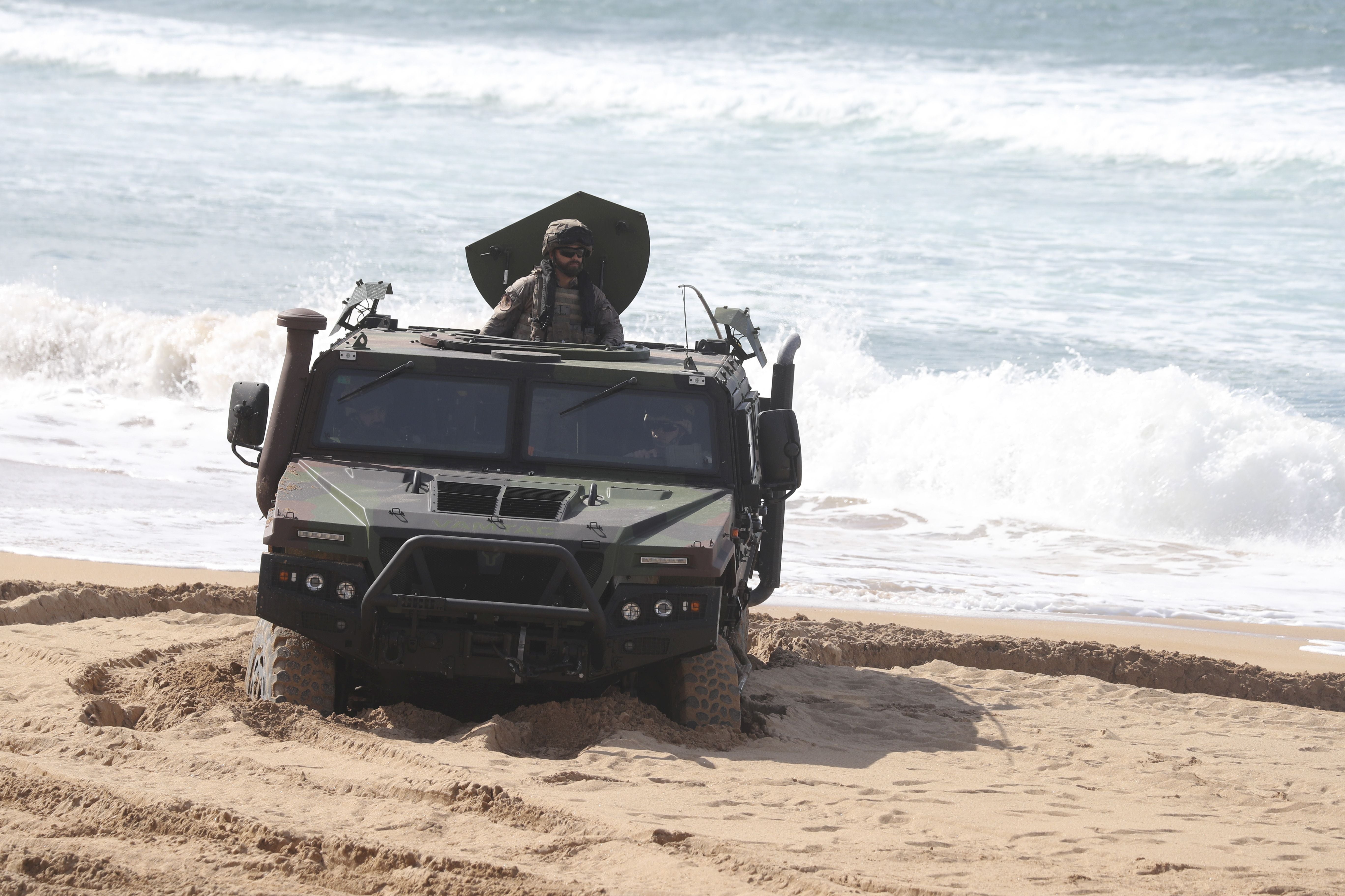 Gijón vive un desembarco de película del Ejército