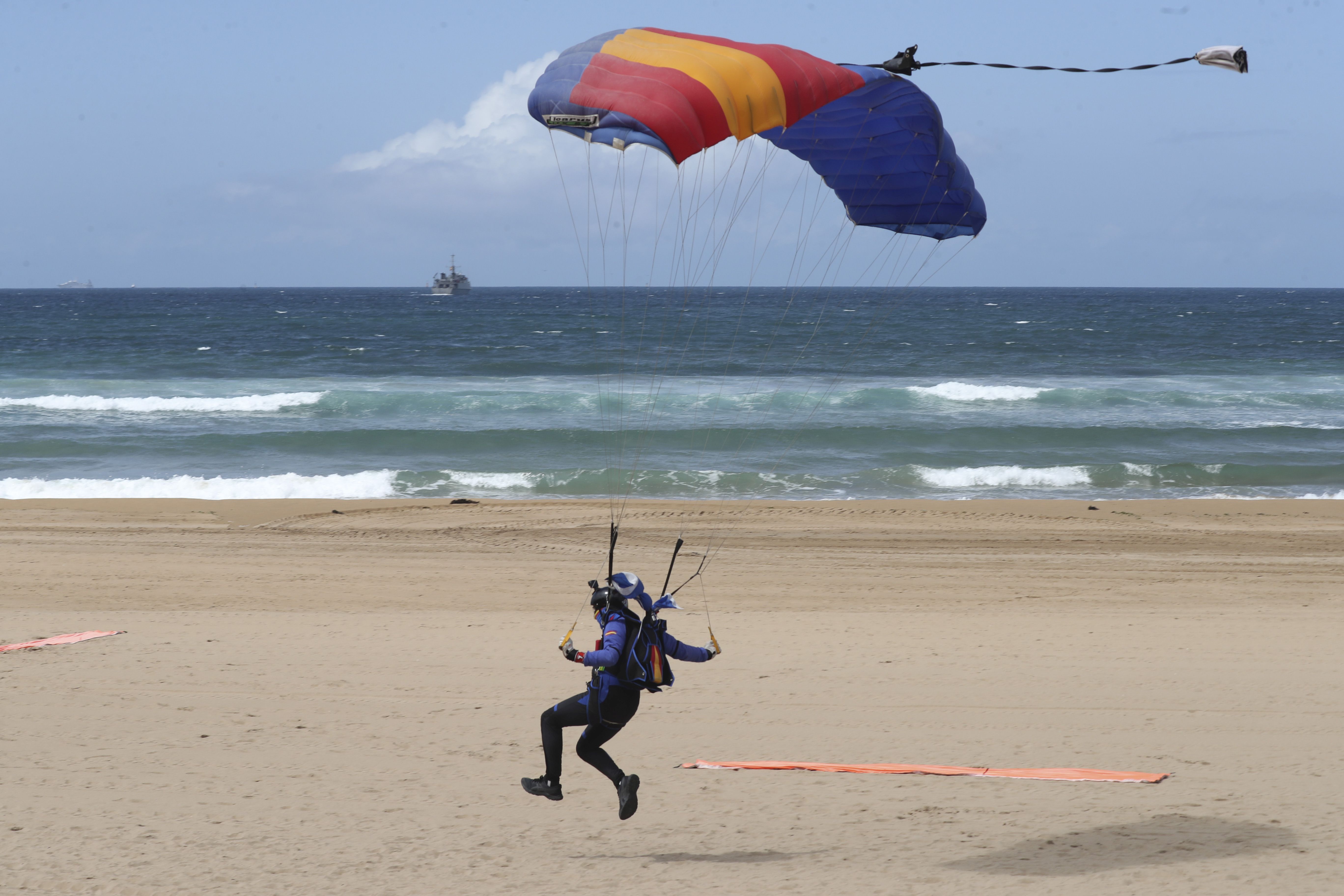 Gijón vive un desembarco de película del Ejército