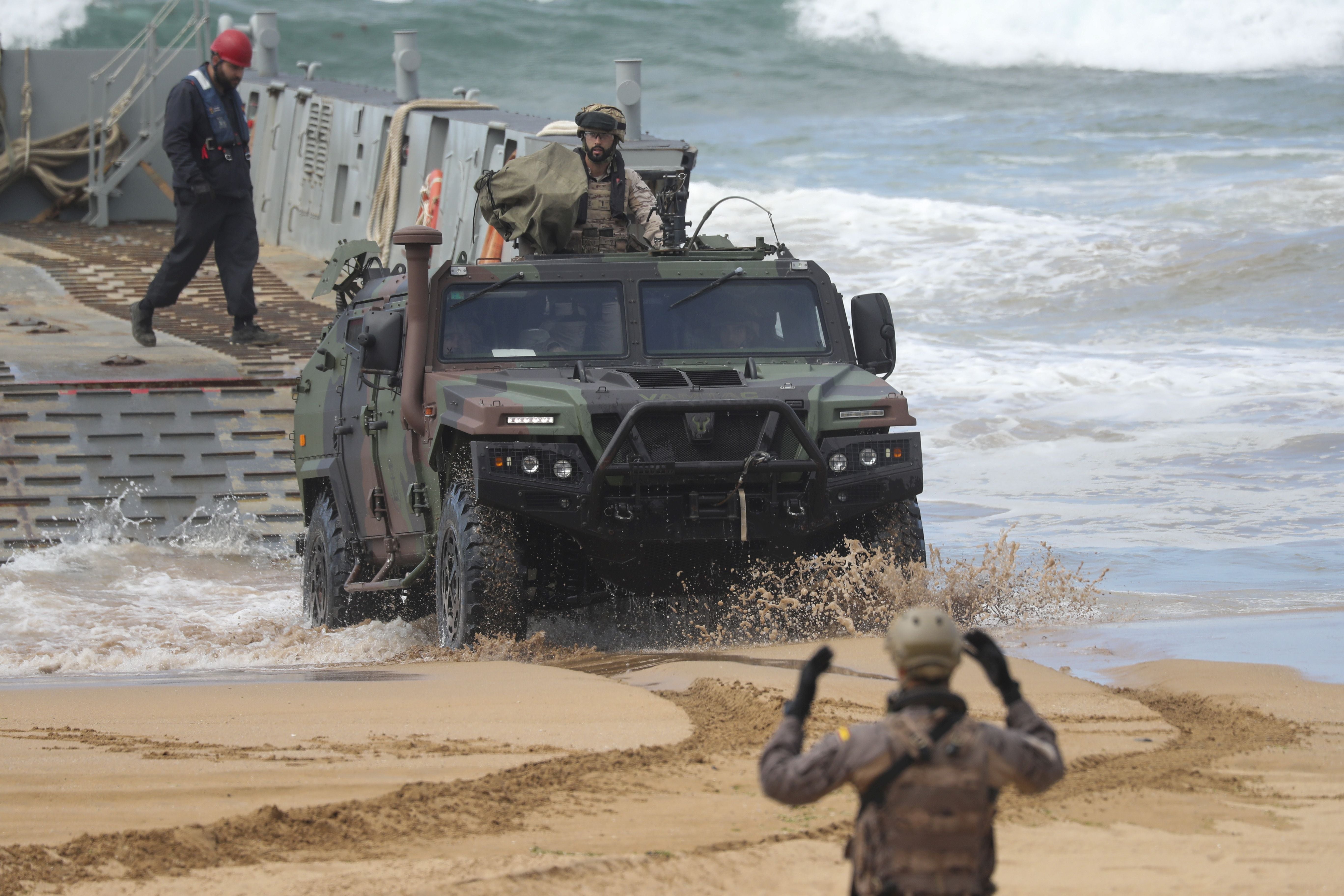 Gijón vive un desembarco de película del Ejército