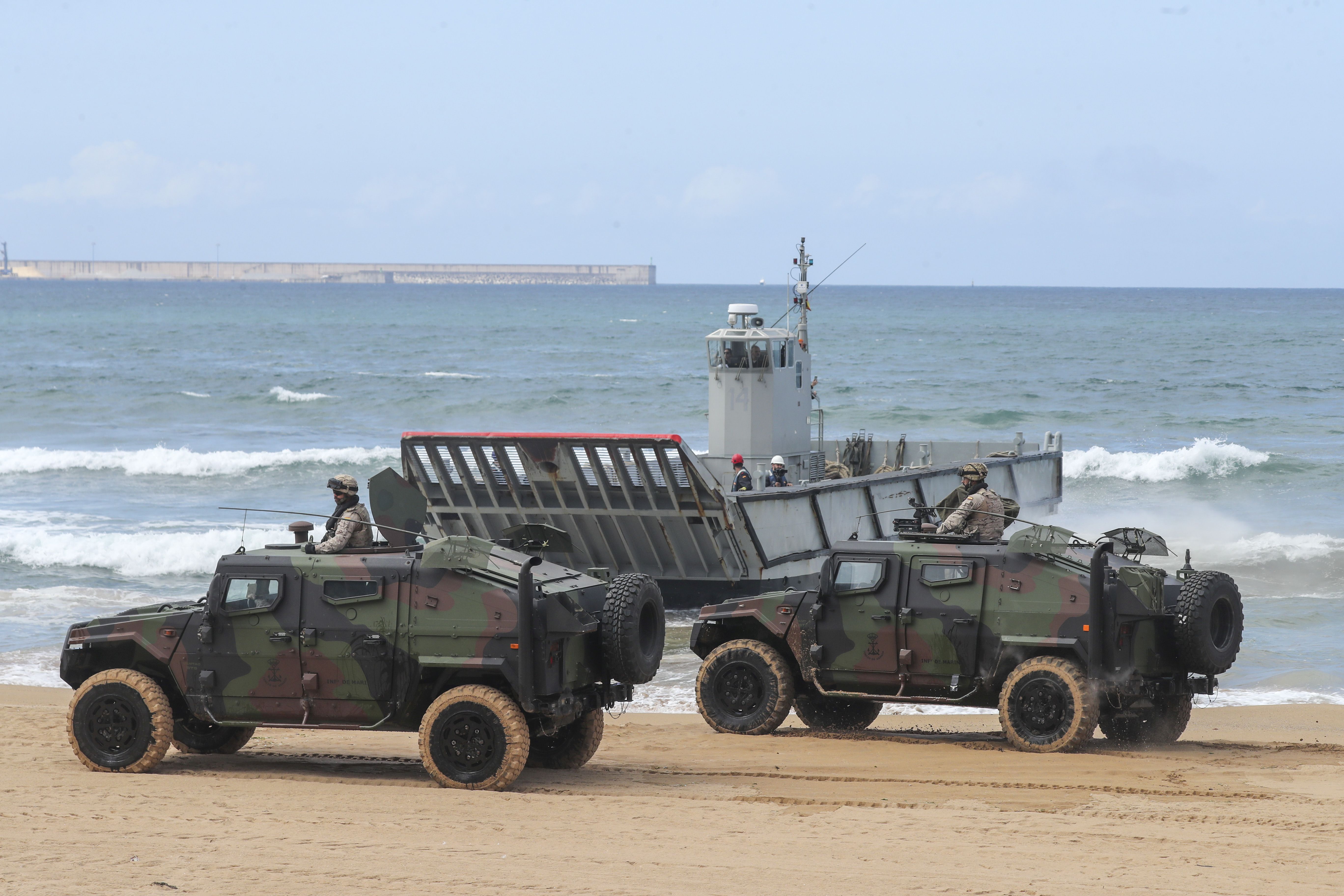 Gijón vive un desembarco de película del Ejército