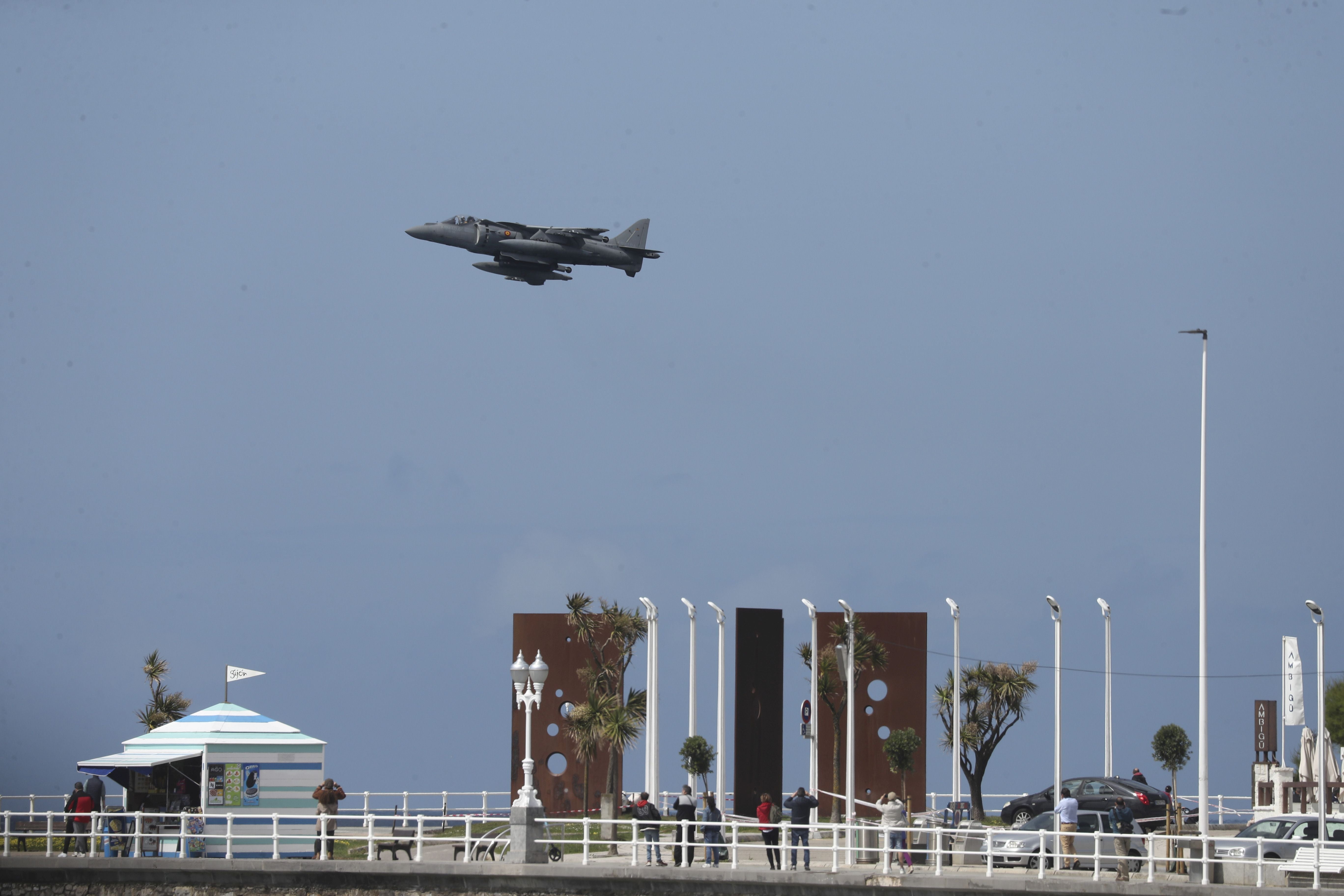 Gijón vive un desembarco de película del Ejército