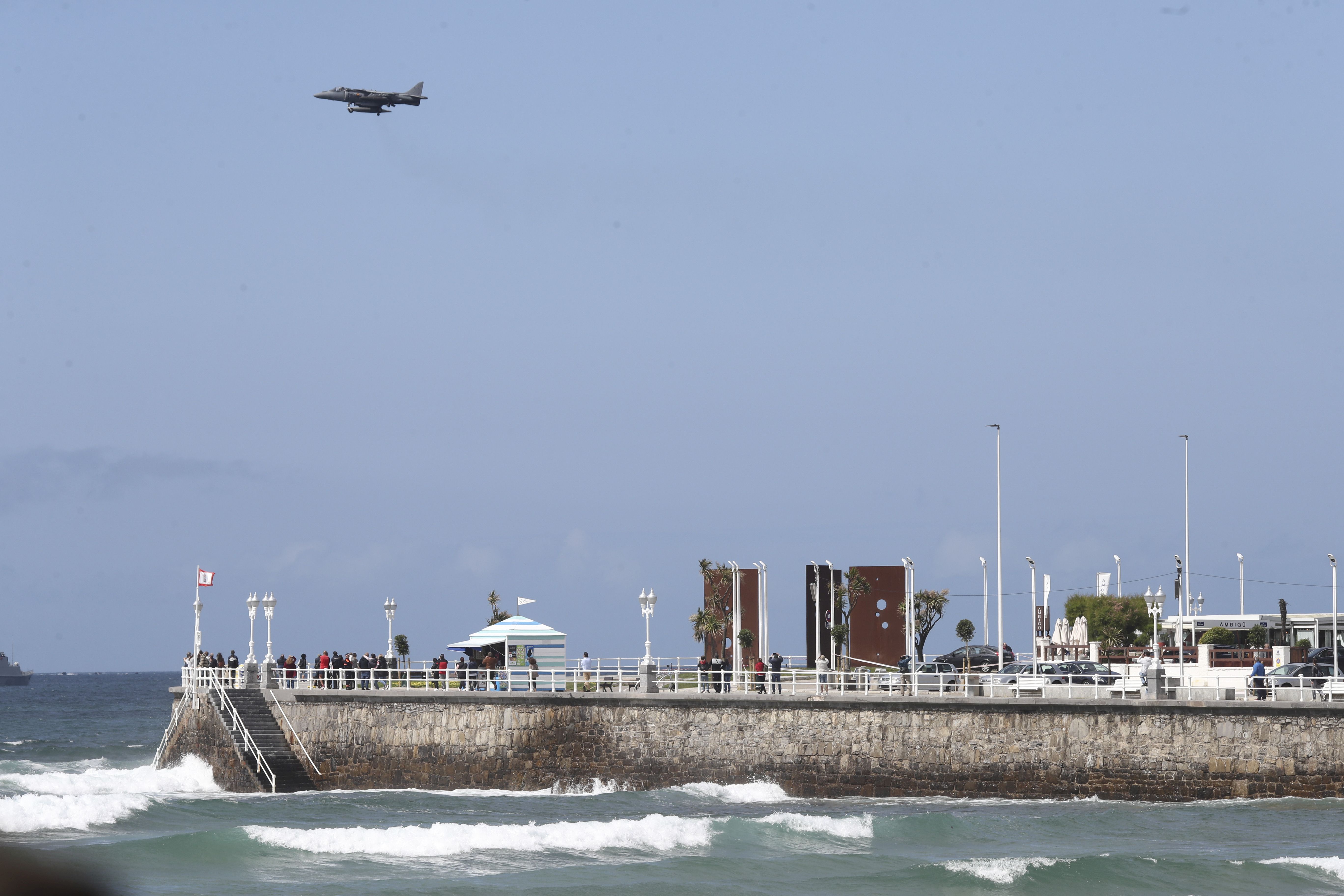 Gijón vive un desembarco de película del Ejército