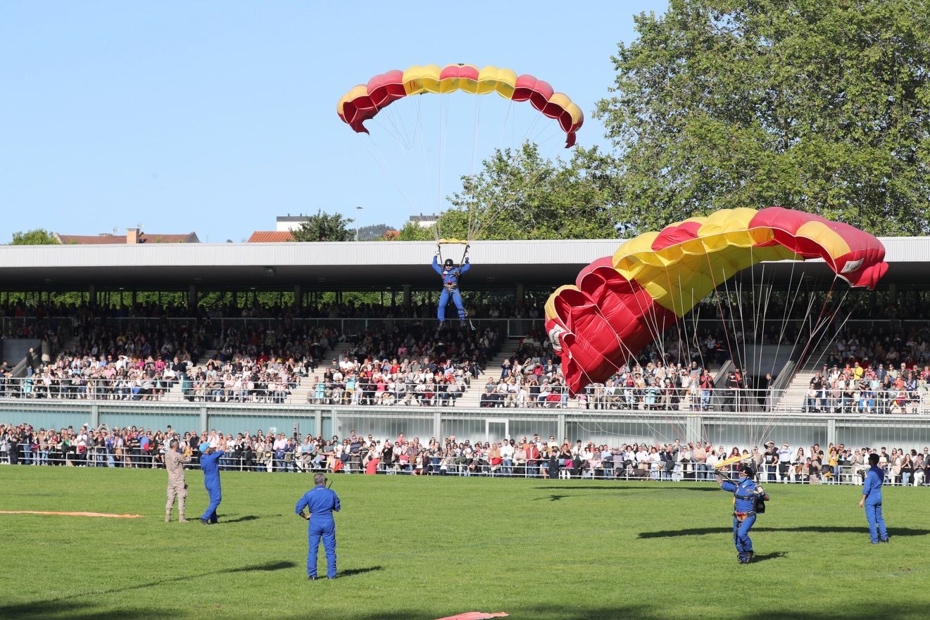 Las Mestas, escenario militar en Gijón