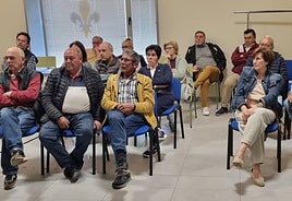 Reunión vecinal celebrada el jueves en Veriña.