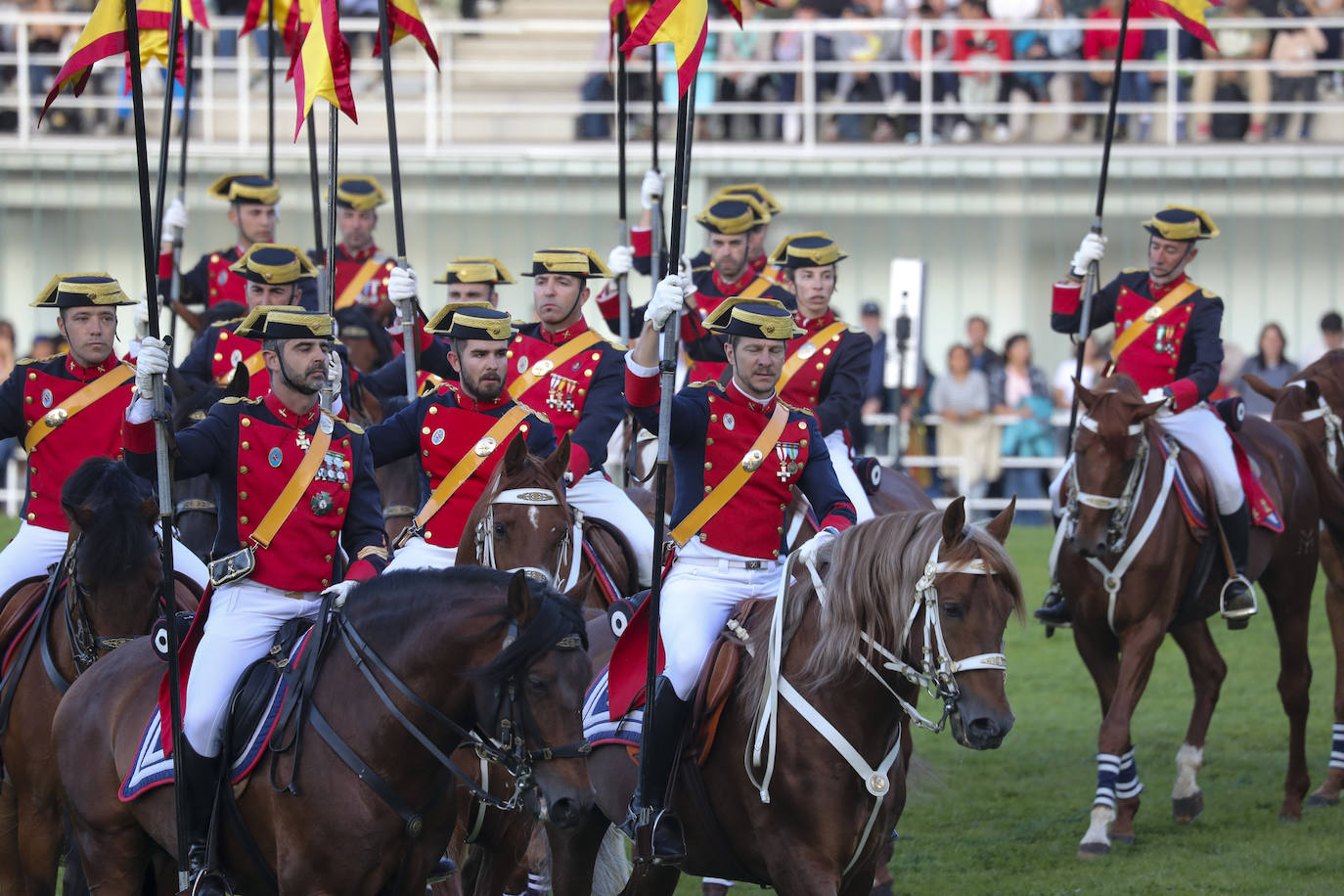 Las Mestas, escenario militar en Gijón