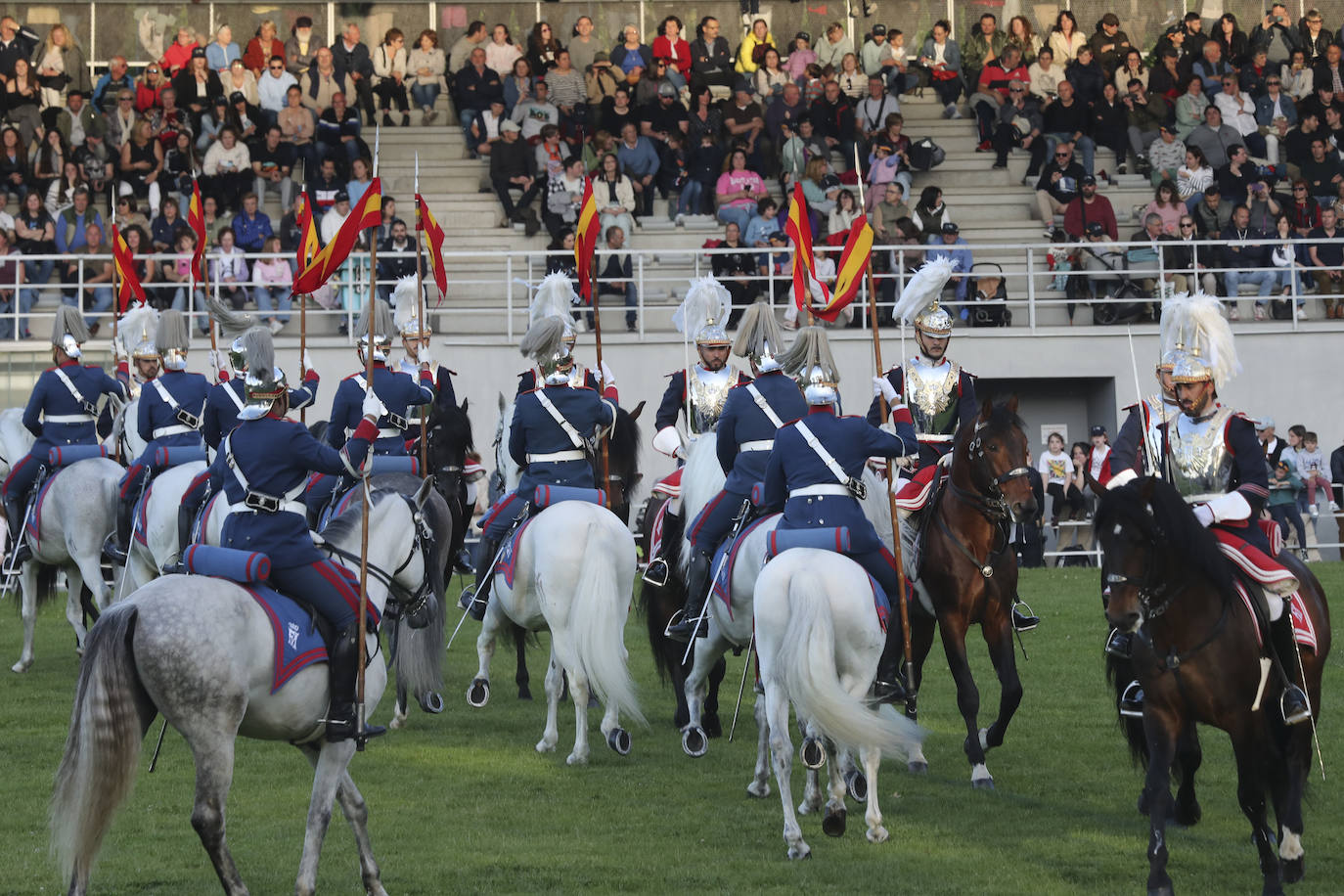 Las Mestas, escenario militar en Gijón