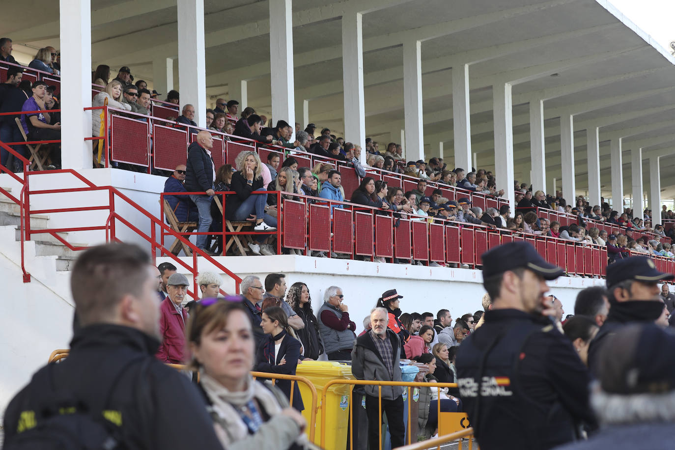 Las Mestas, escenario militar en Gijón