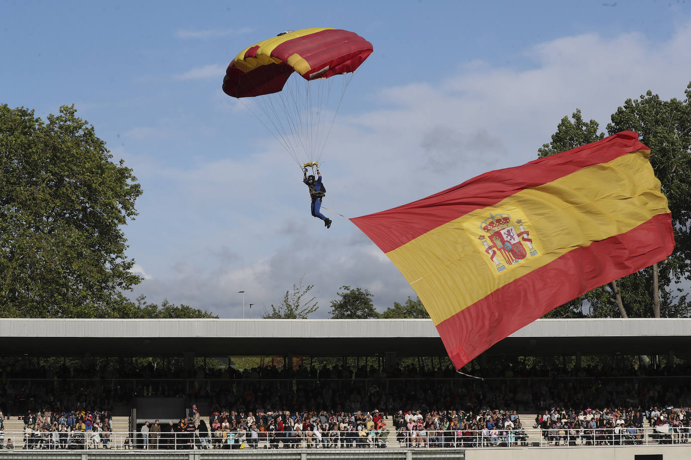 Las Mestas, escenario militar en Gijón