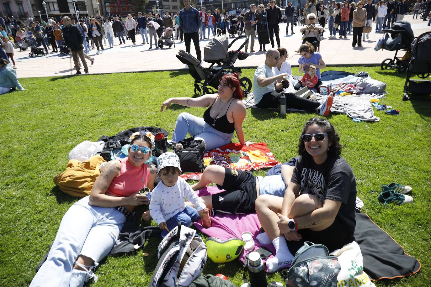 ¿Estuviste en el acto central de las Fuerzas Armadas en Gijón? ¡Búscate!