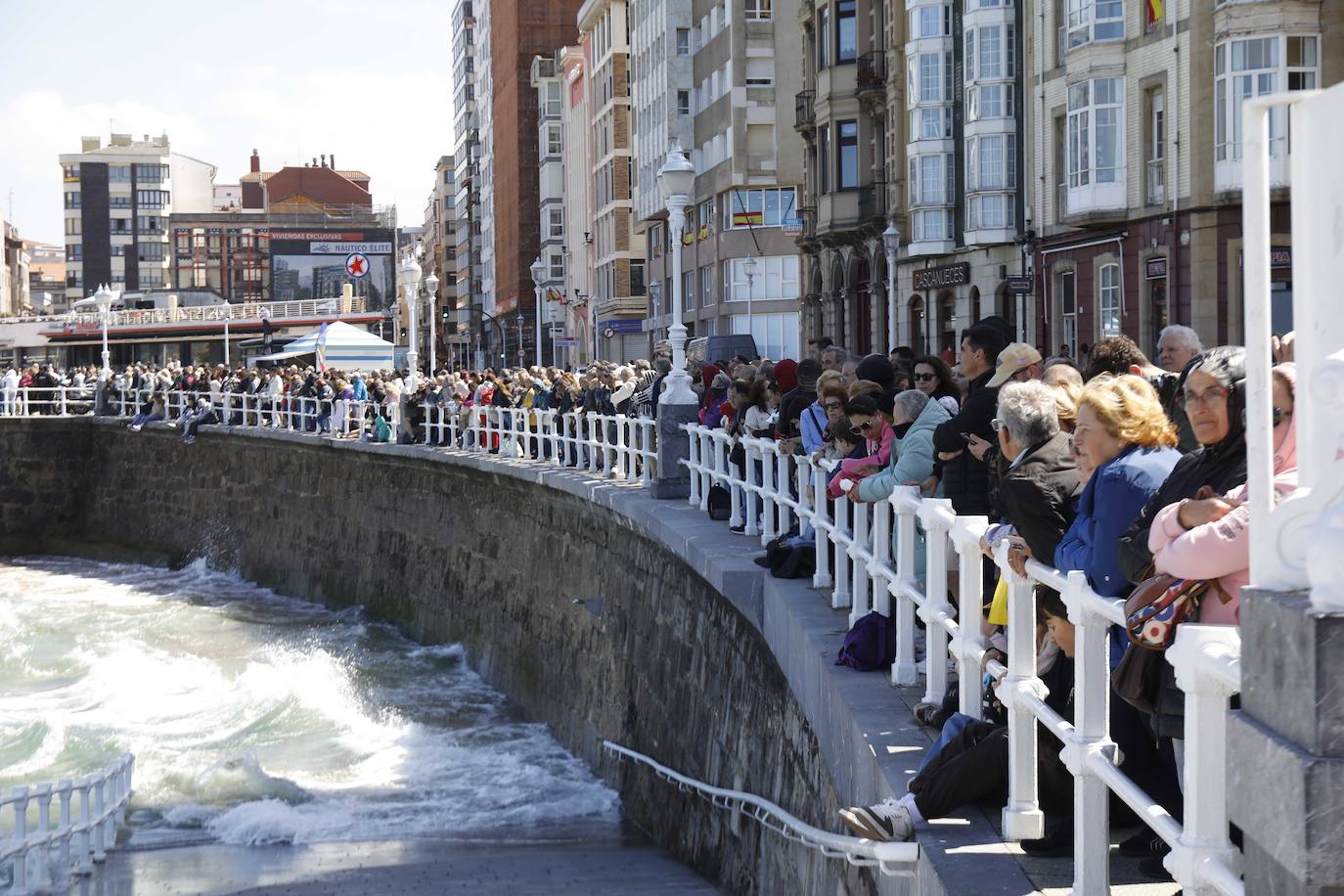 ¿Estuviste en el acto central de las Fuerzas Armadas en Gijón? ¡Búscate!