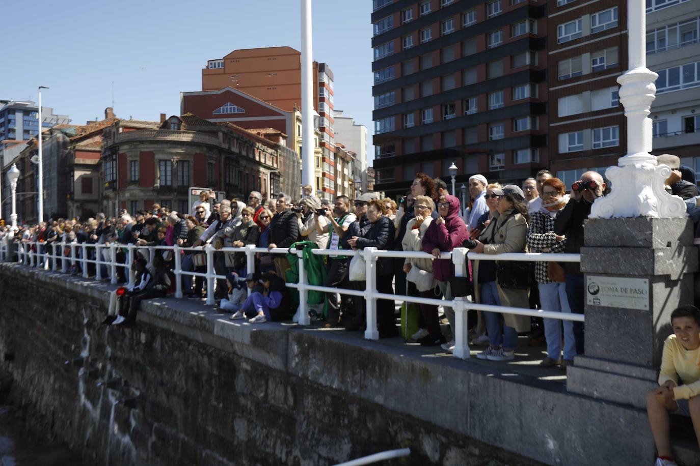 ¿Estuviste en el acto central de las Fuerzas Armadas en Gijón? ¡Búscate!