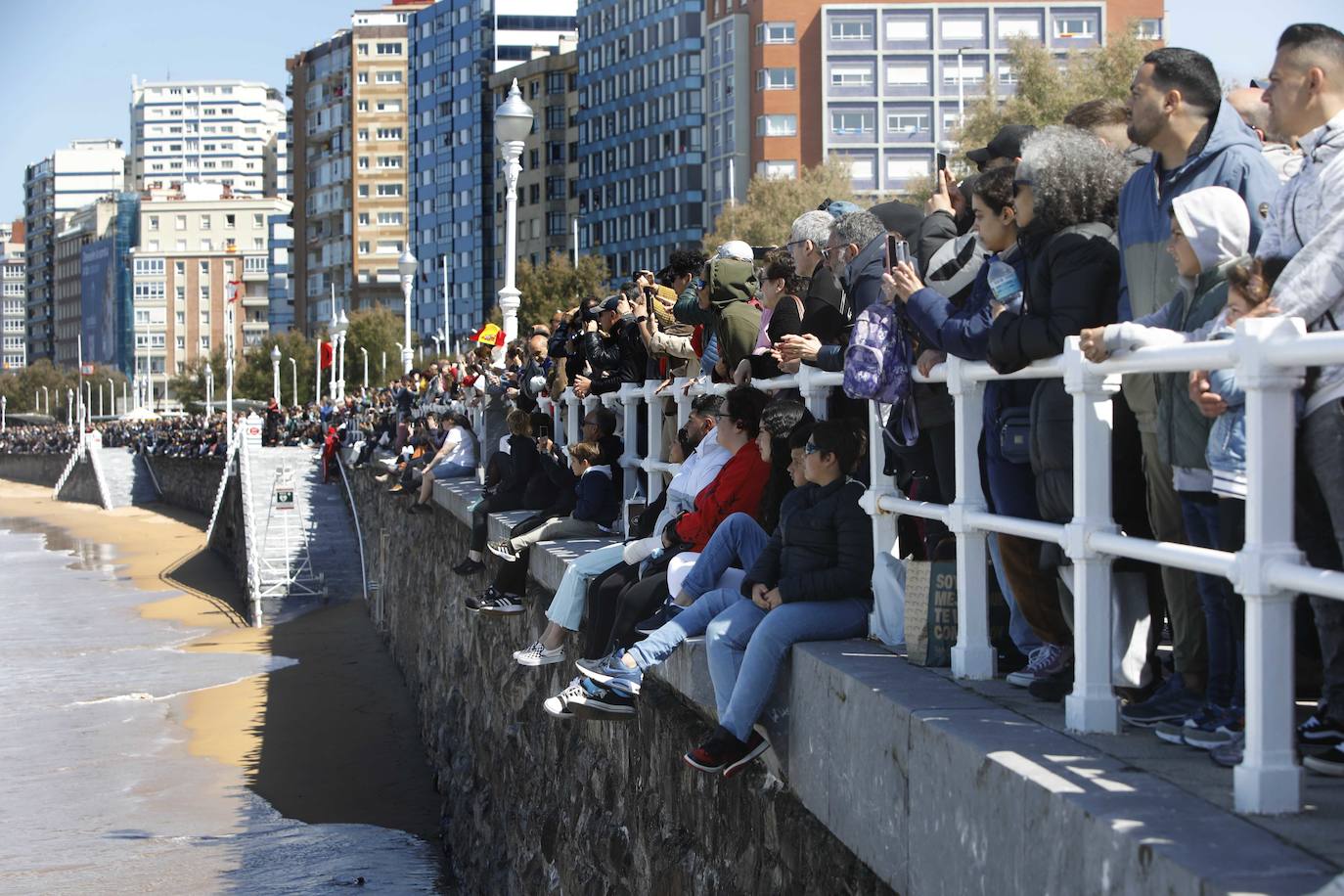 ¿Estuviste en el acto central de las Fuerzas Armadas en Gijón? ¡Búscate!