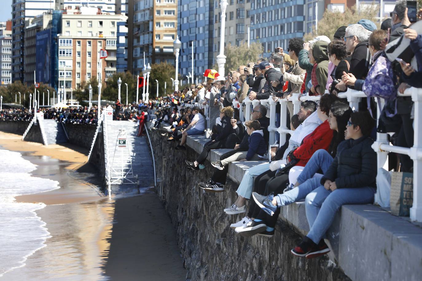 ¿Estuviste en el acto central de las Fuerzas Armadas en Gijón? ¡Búscate!