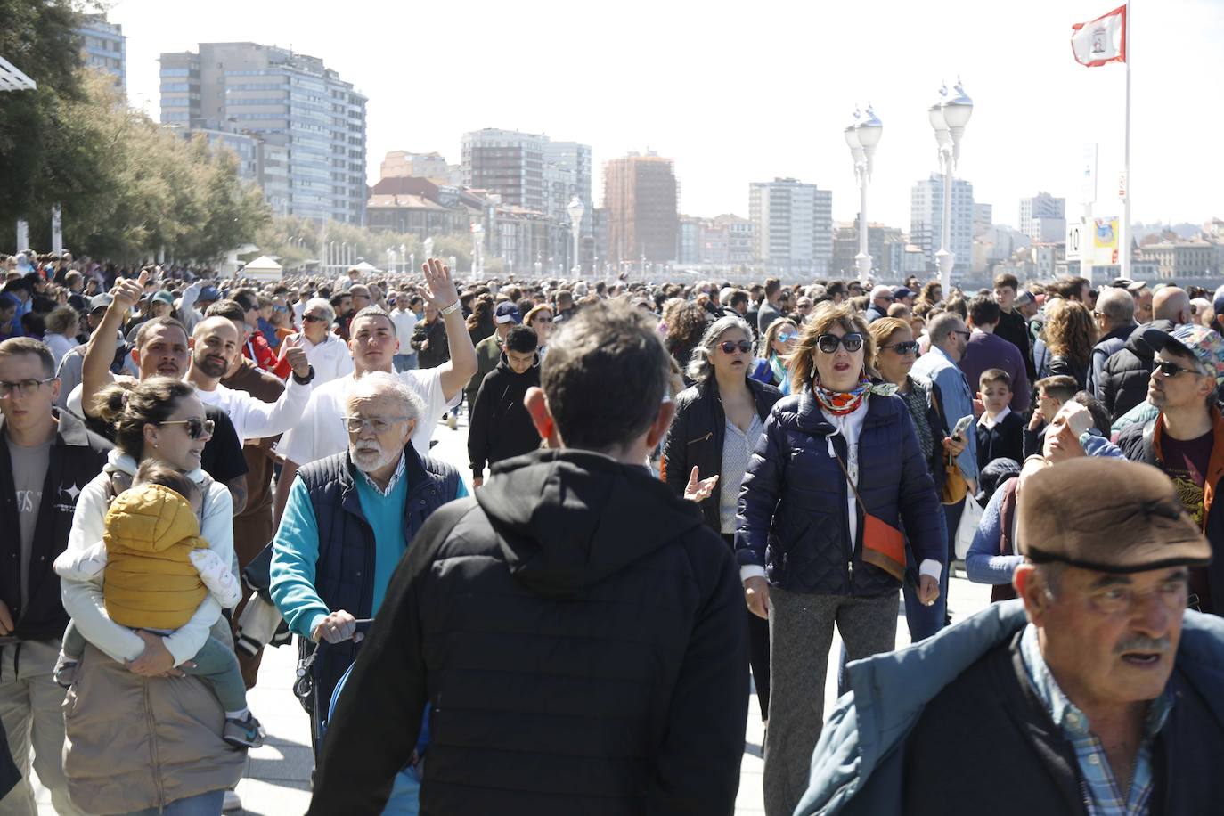 ¿Estuviste en el acto central de las Fuerzas Armadas en Gijón? ¡Búscate!