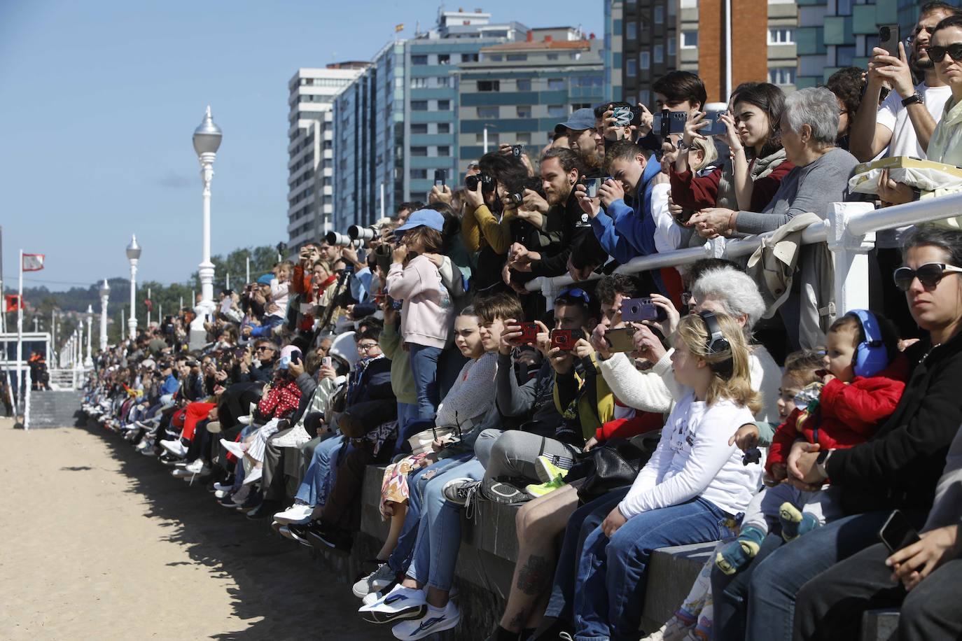 ¿Estuviste en el acto central de las Fuerzas Armadas en Gijón? ¡Búscate!