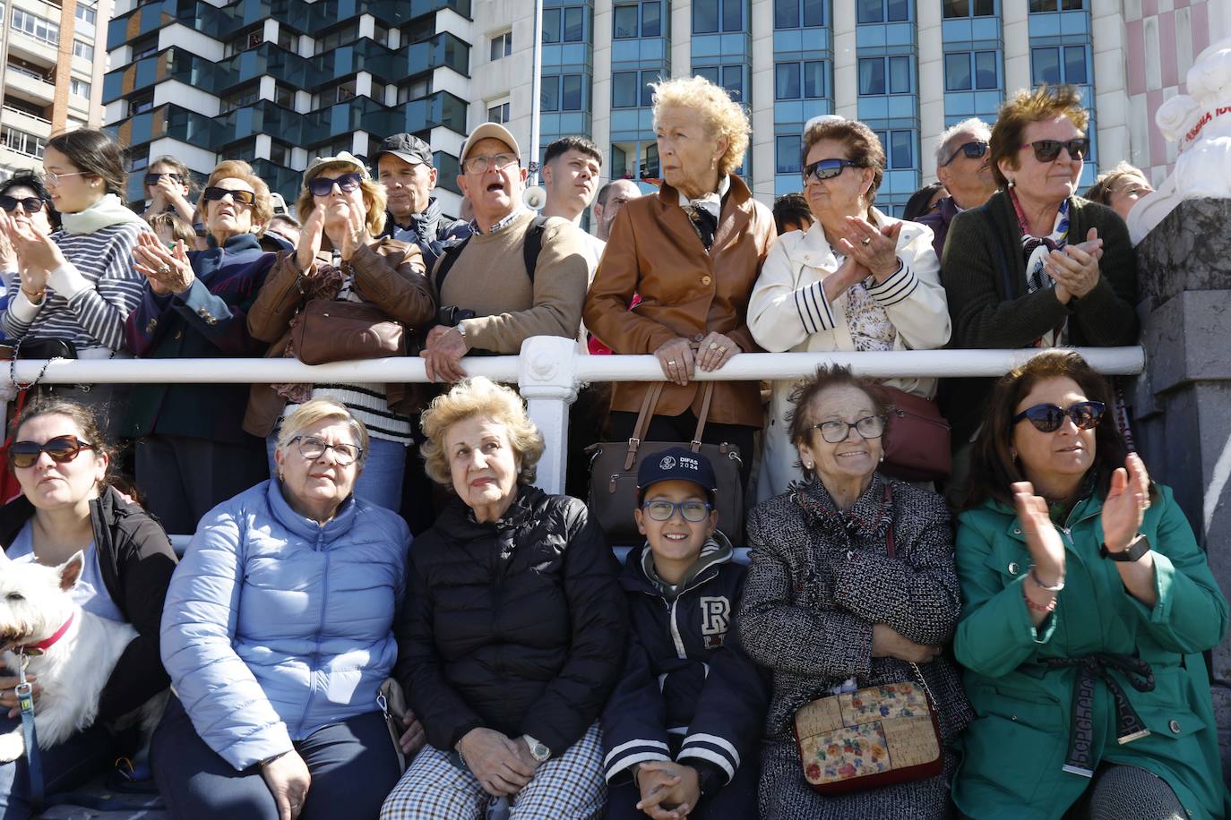 ¿Estuviste en el acto central de las Fuerzas Armadas en Gijón? ¡Búscate!