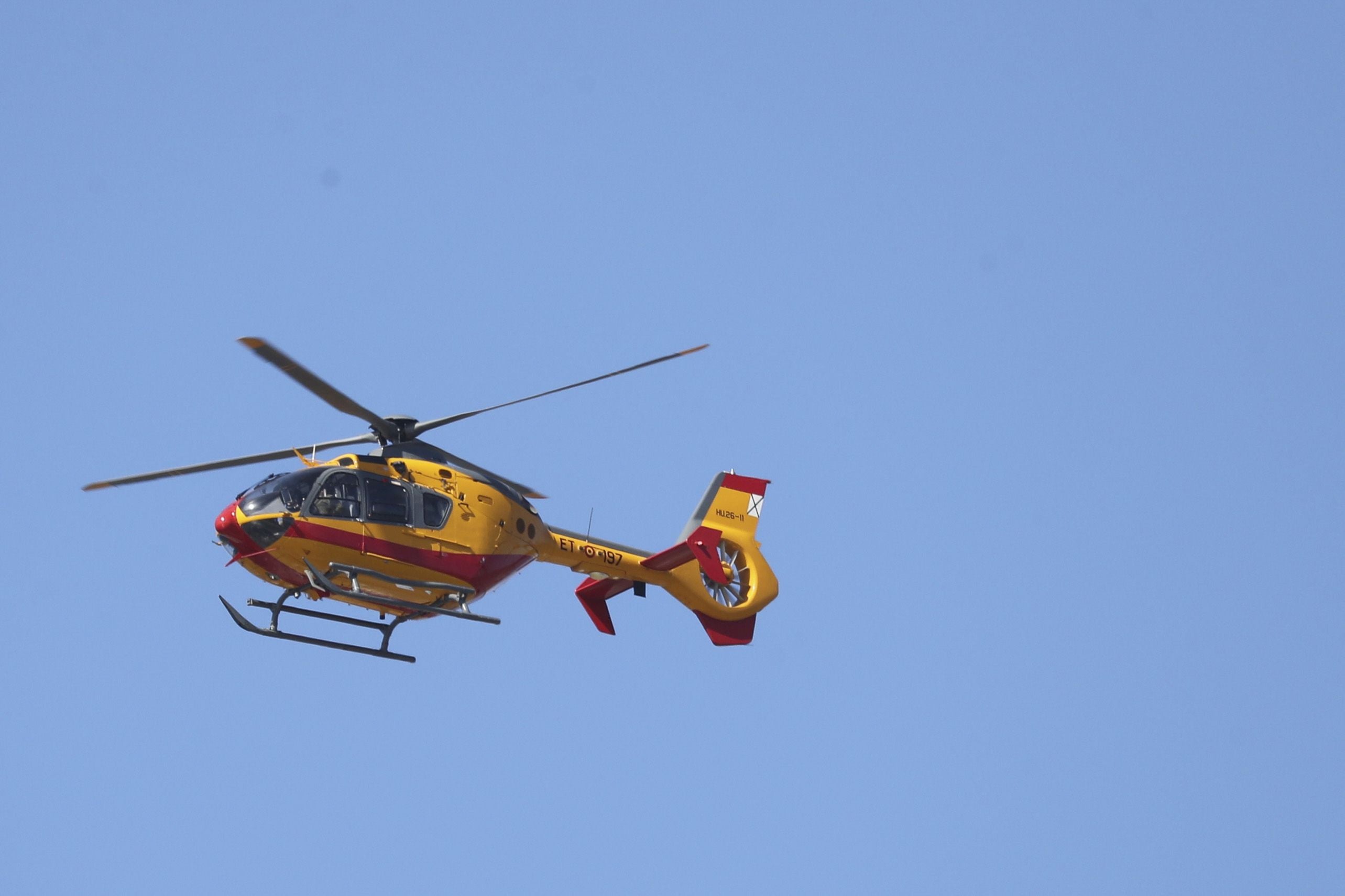 Espectáculo militar en Gijón por tierra, mar y aire con el Rey como invitado de honor